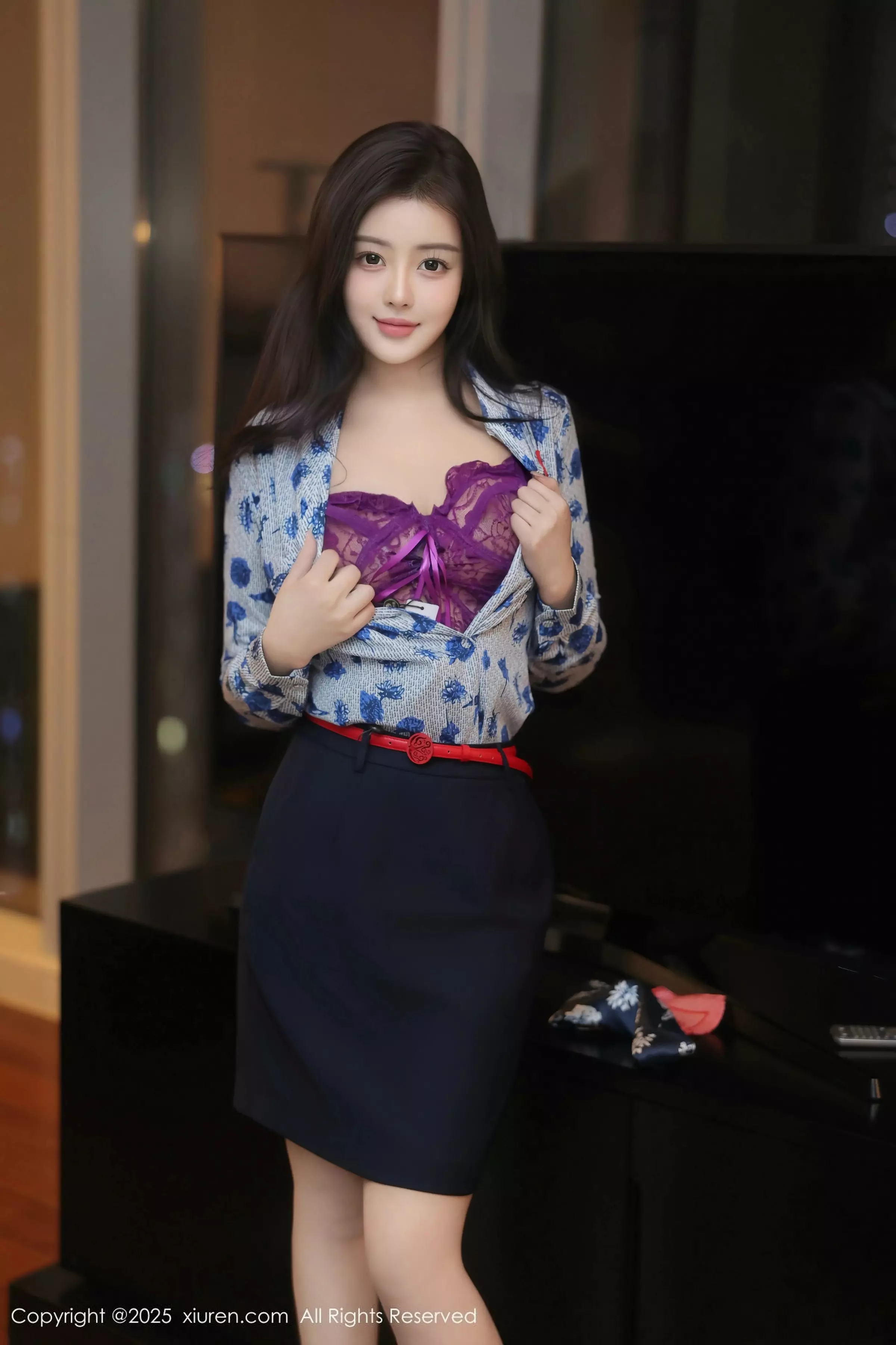 希雅  [XiuRen]高清写真图 2025.03.19 No.10041 希雅sia 丝袜美腿第8张图片