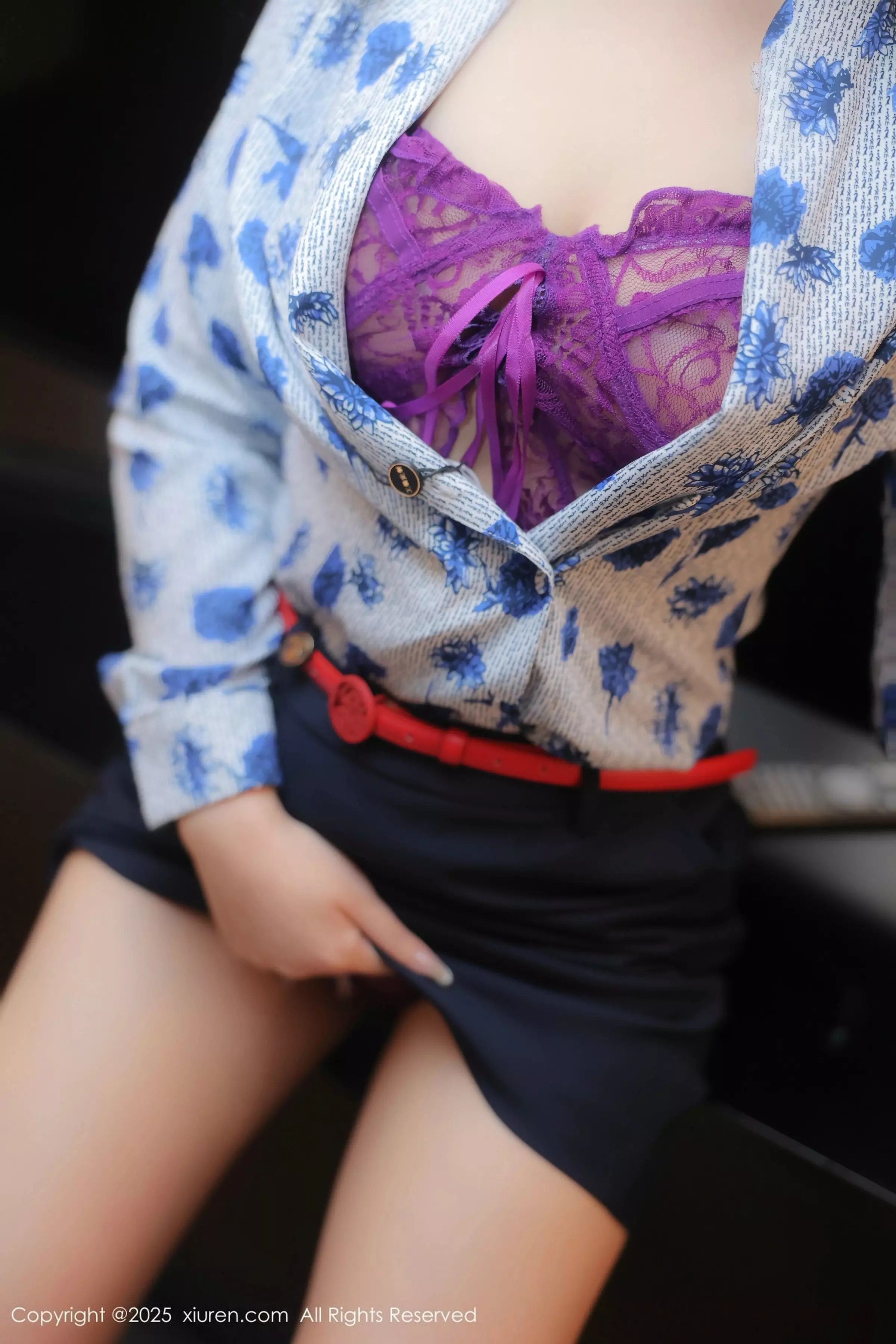 希雅  [XiuRen]高清写真图 2025.03.19 No.10041 希雅sia 丝袜美腿第10张图片