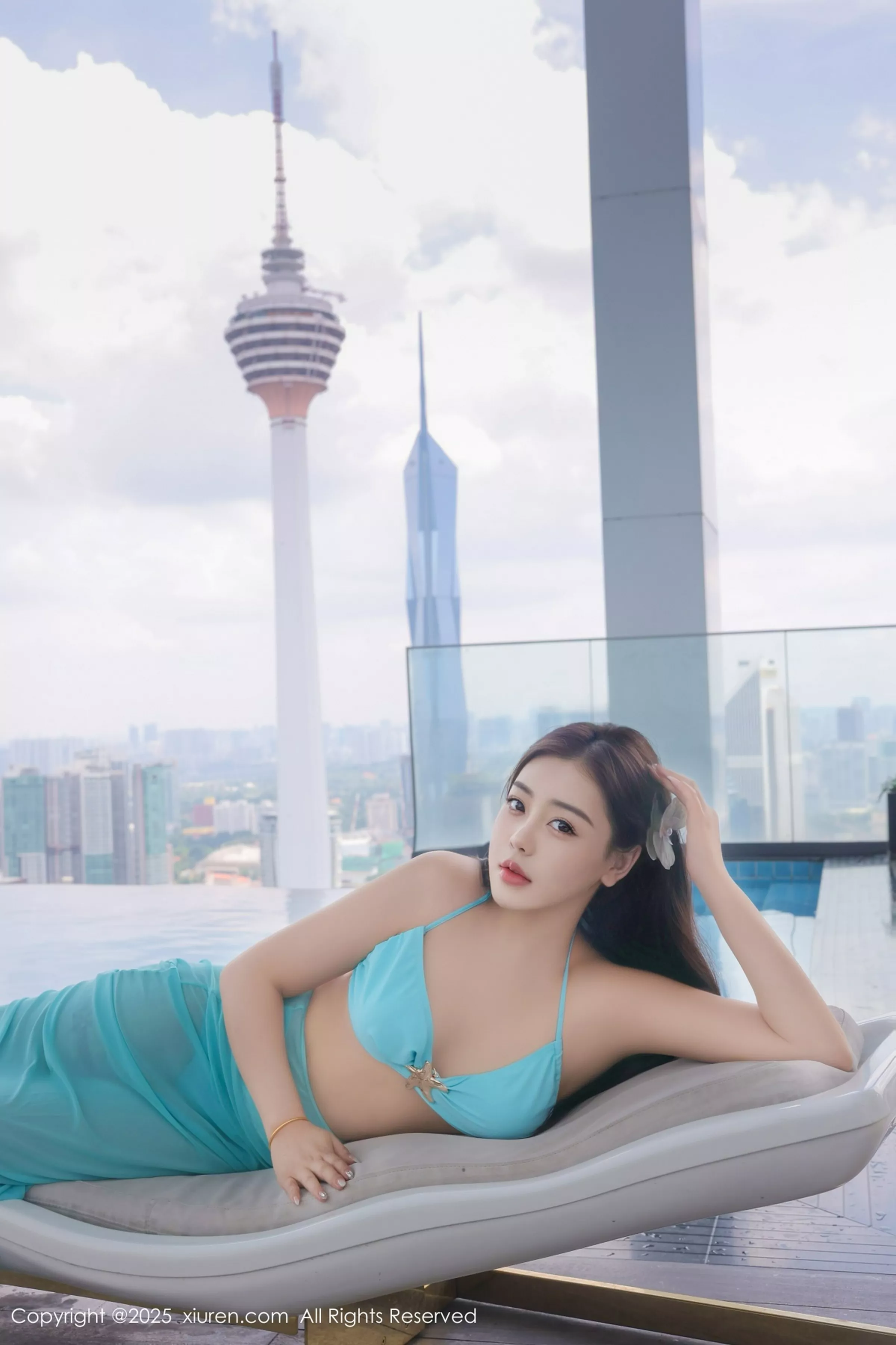 希雅  [XiuRen]高清写真图 2025.04.23 No.10187 希雅sia 蓝色泳衣第3张图片