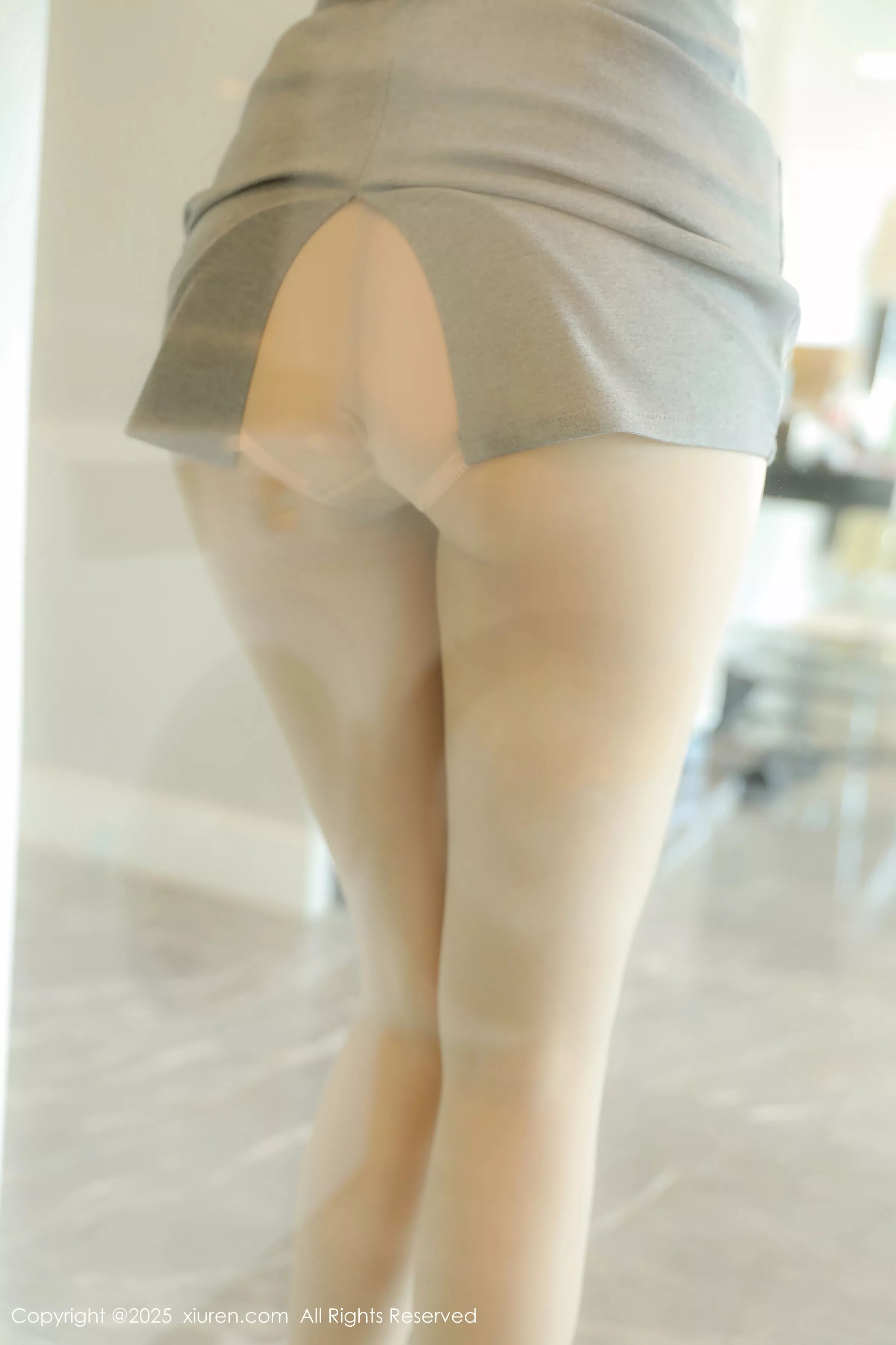 希雅  [XiuRen]高清写真图 2025.04.28 No.10213 希雅sia 白色丝袜第9张图片