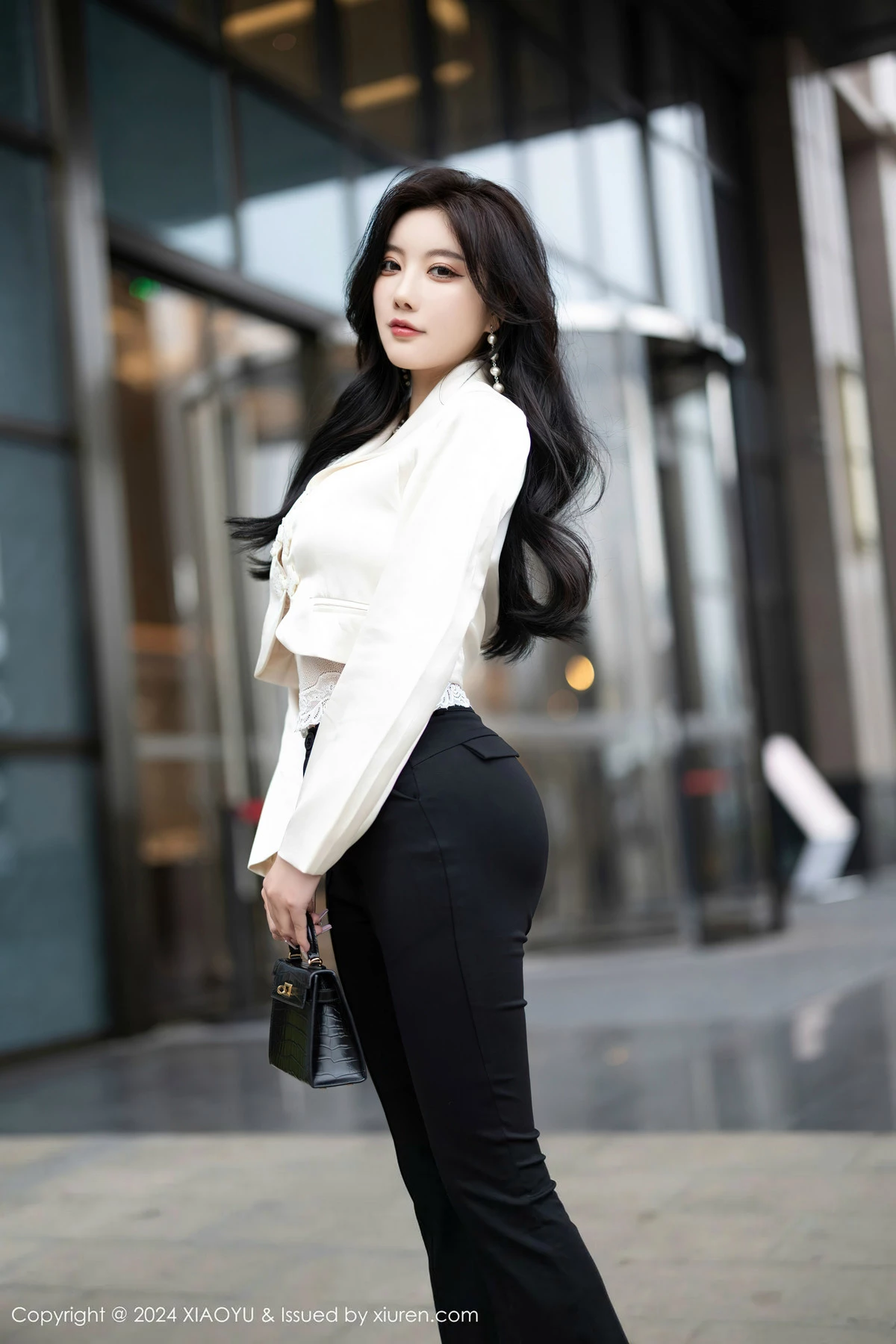 杨晨晨 sugar小甜心CC [XIAOYU]高清写真图 2024.04.12 VOL.1233 杨晨晨Yome 黑丝美腿第2张图片