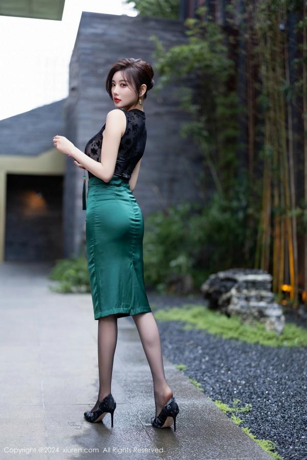 [XiuRen]高清写真图 2024.11.01 No.9384 杨晨晨Yome 黑丝美腿-秀人网