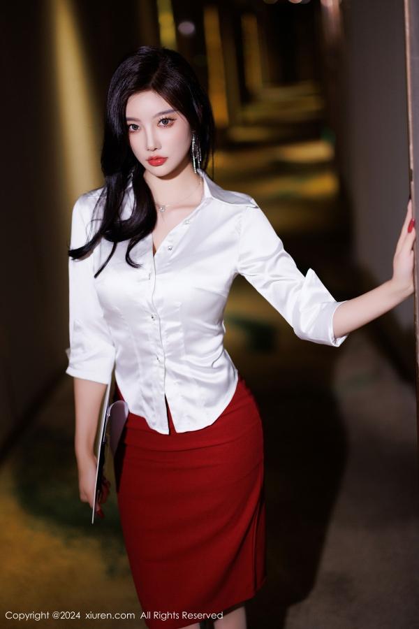 杨晨晨 sugar小甜心CC [XiuRen]高清写真图 2024.12.06 No.9565 杨晨晨Yome OL美腿第8张图片