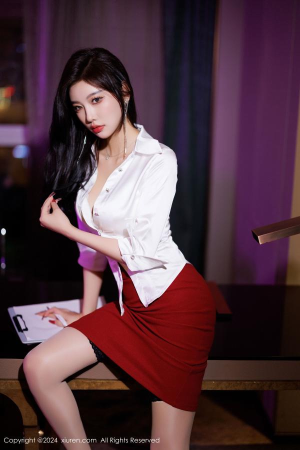 杨晨晨 sugar小甜心CC [XiuRen]高清写真图 2024.12.06 No.9565 杨晨晨Yome OL美腿第10张图片