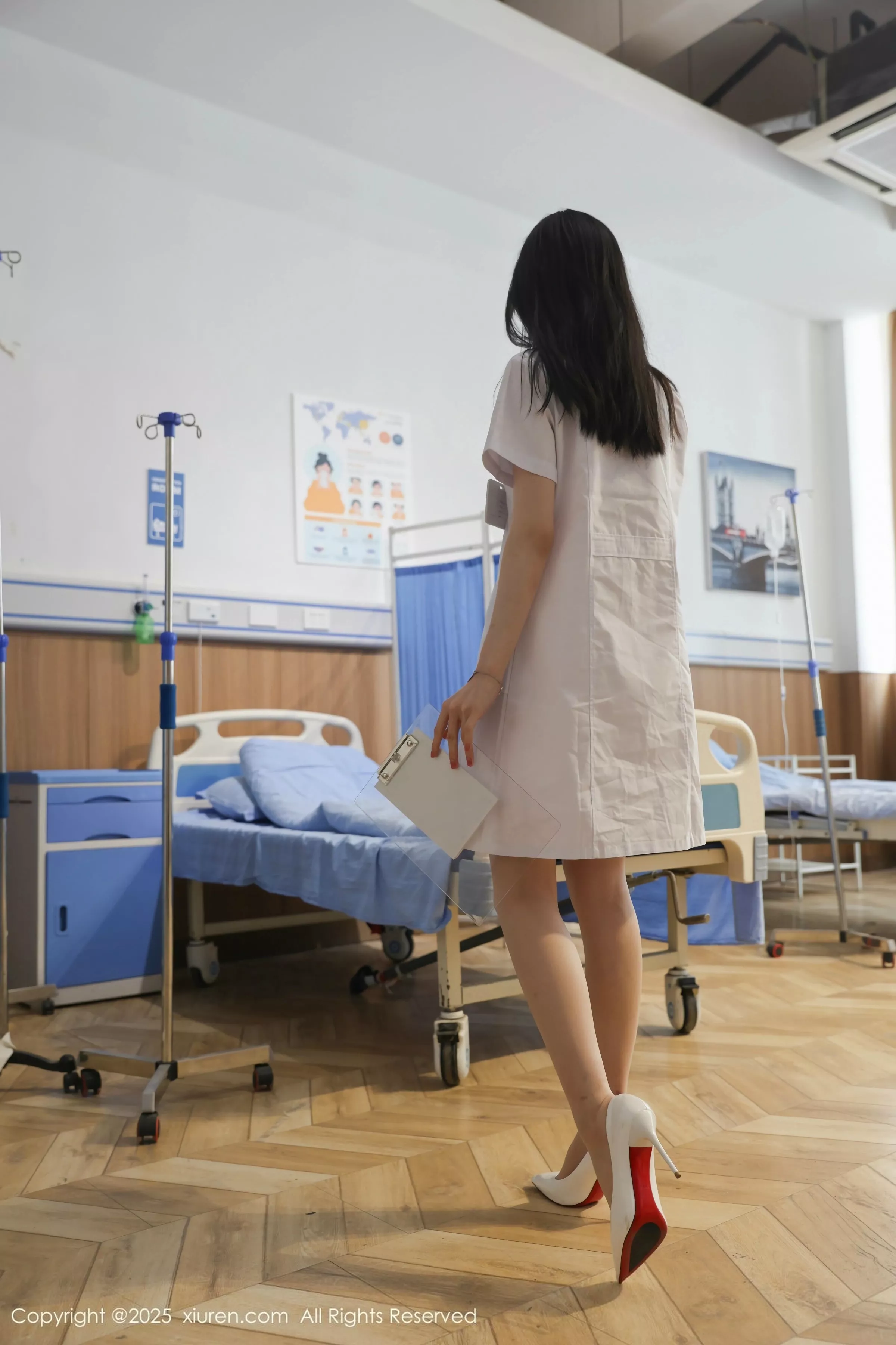 Carina Lee Carina布丁 [XiuRen]高清写真图 2025.05.09 No.10256 布丁wow 白色制服第7张图片