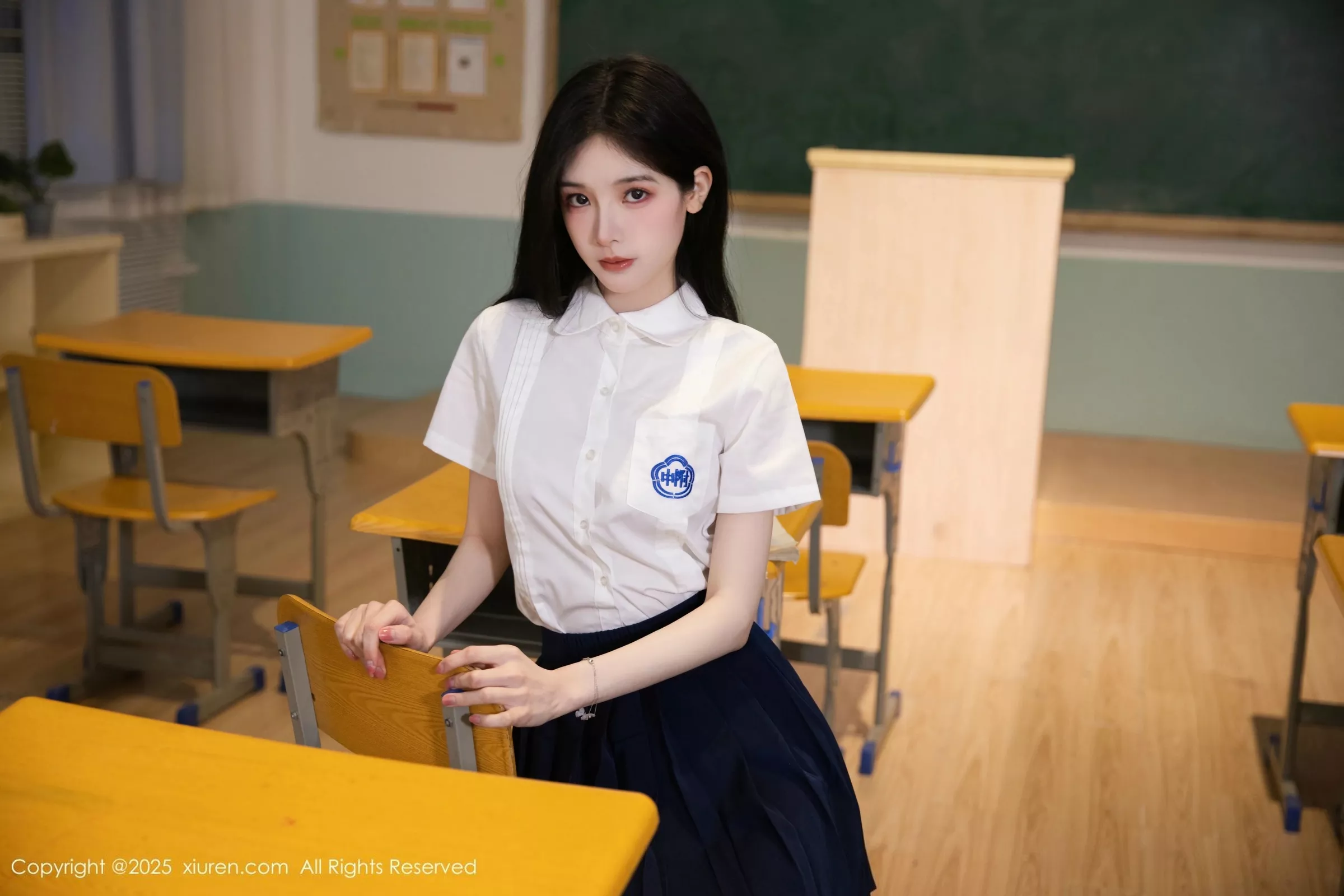 Carina Lee Carina布丁 [XiuRen]高清写真图 2025.05.16 No.10287 布丁wow 性感JK第6张图片