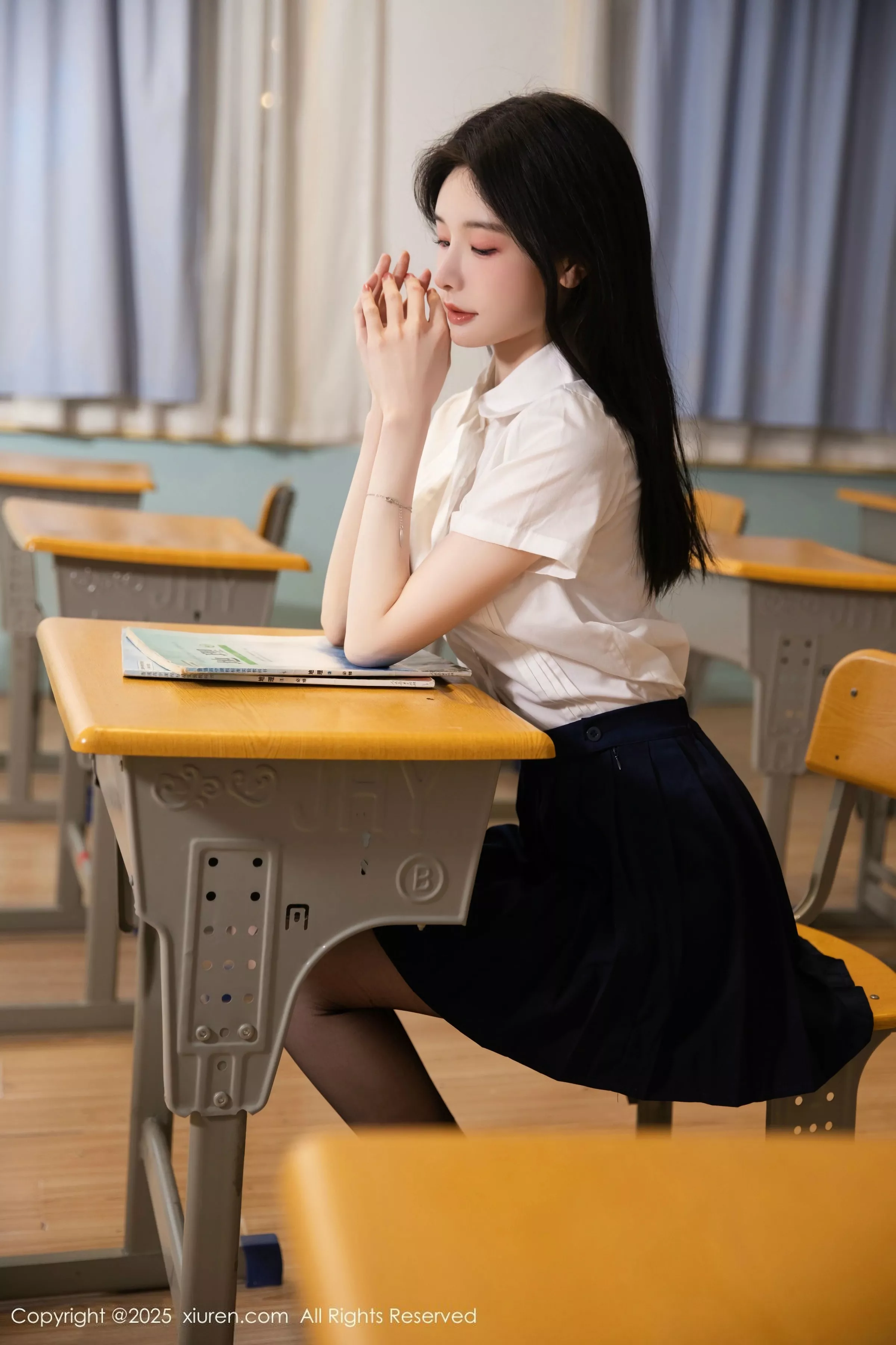 Carina Lee Carina布丁 [XiuRen]高清写真图 2025.05.16 No.10287 布丁wow 性感JK第10张图片