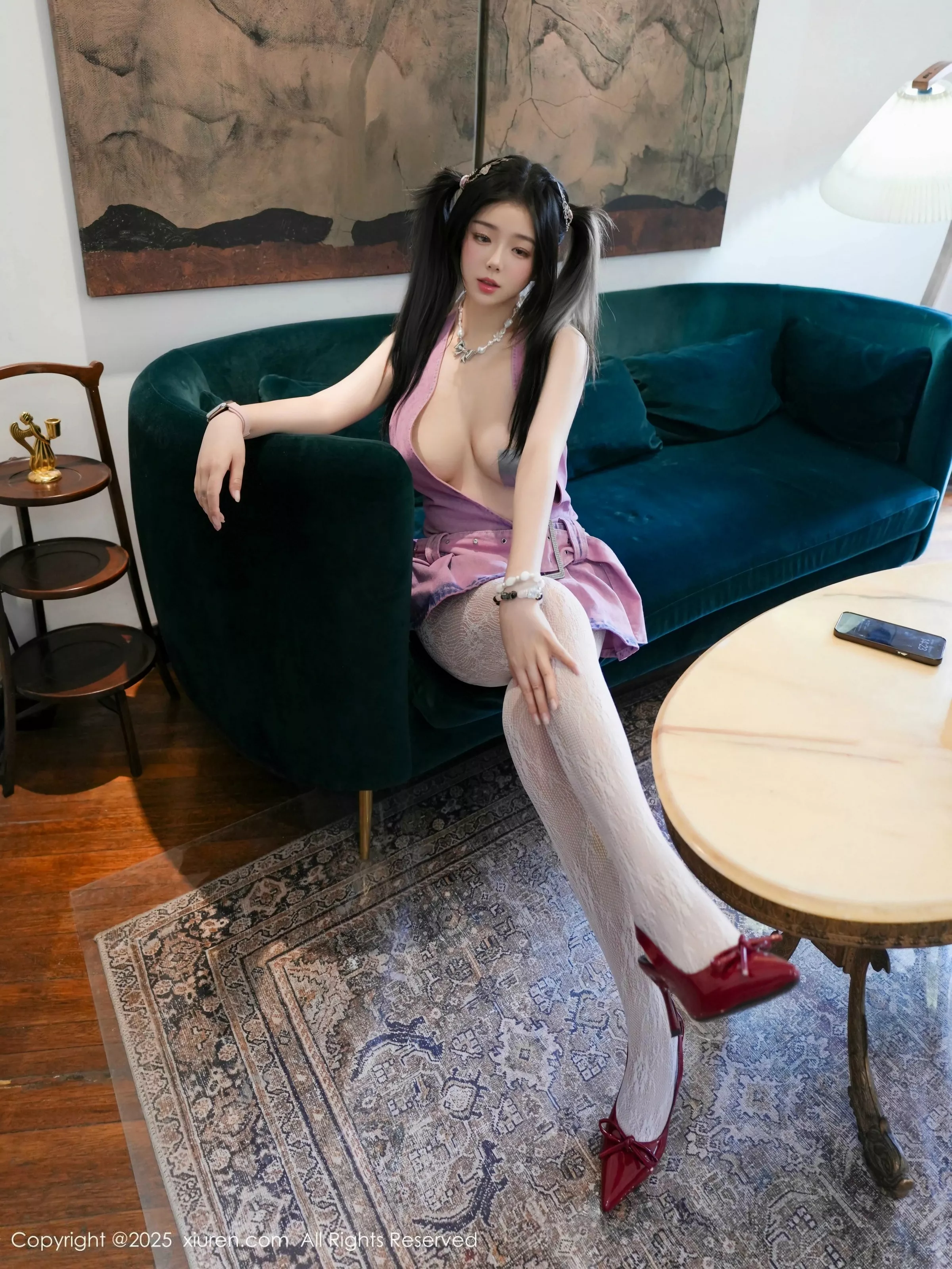 王女郎 Anglica Wang [XiuRen]高清写真图 2025.05.20 No.10297 诺诺Hsu 白色丝袜第9张图片