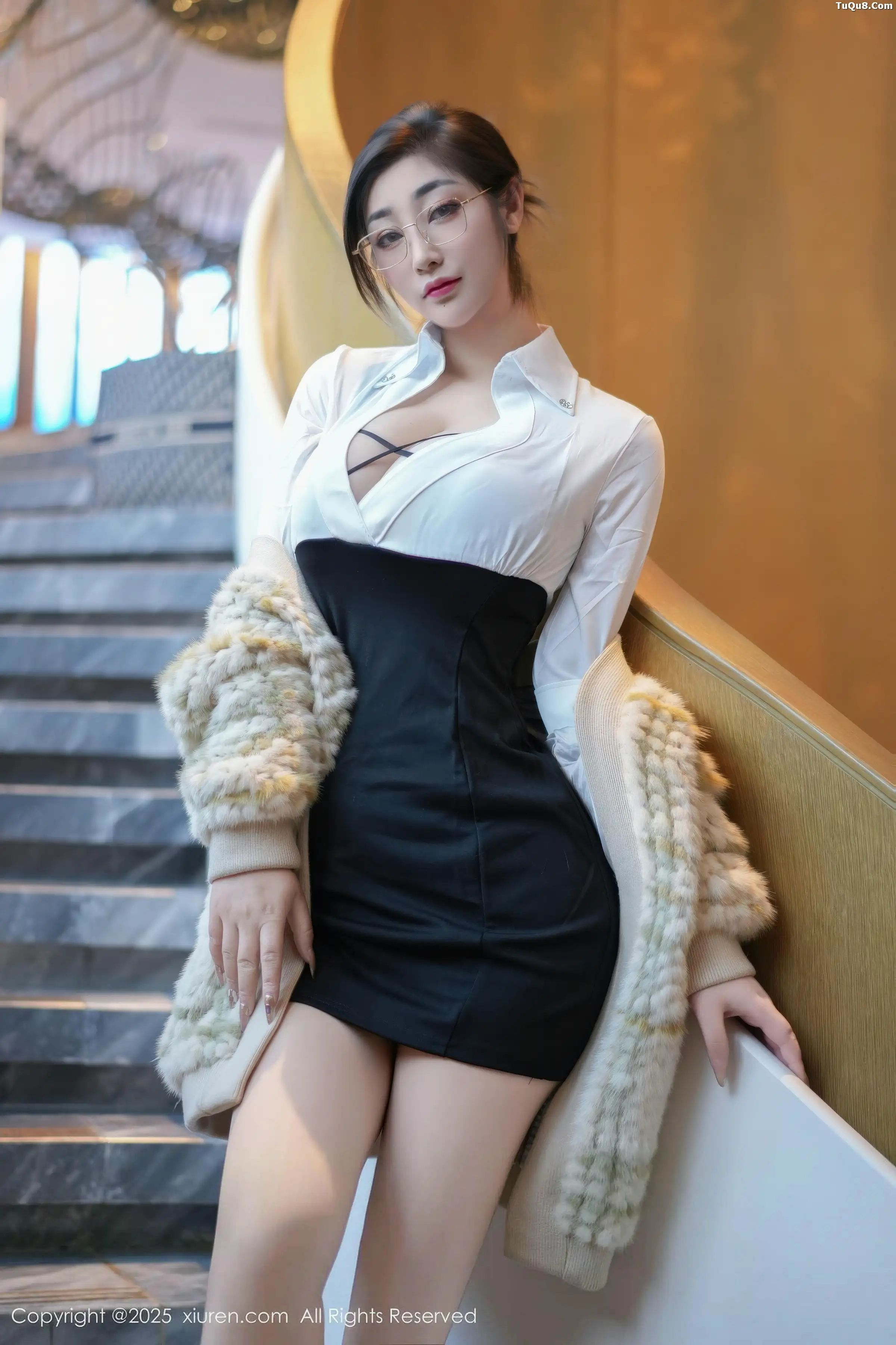 柠檬c_lemon 妲己_Toxic [XiuRen]高清写真图 2025.11.28 No.11045 妲己_Toxic 魅惑黑丝第3张图片