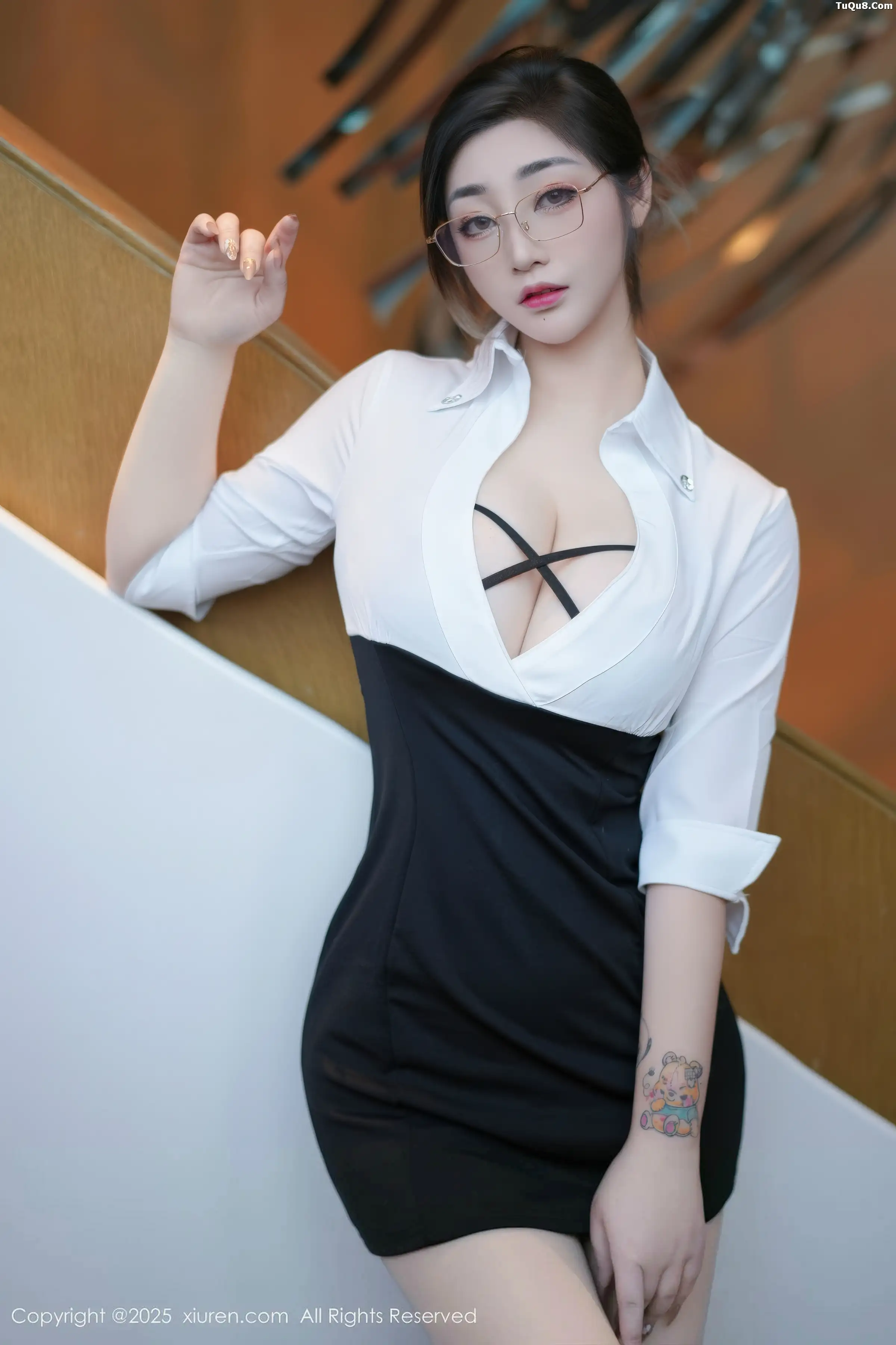 柠檬c_lemon 妲己_Toxic [XiuRen]高清写真图 2025.11.28 No.11045 妲己_Toxic 魅惑黑丝第7张图片