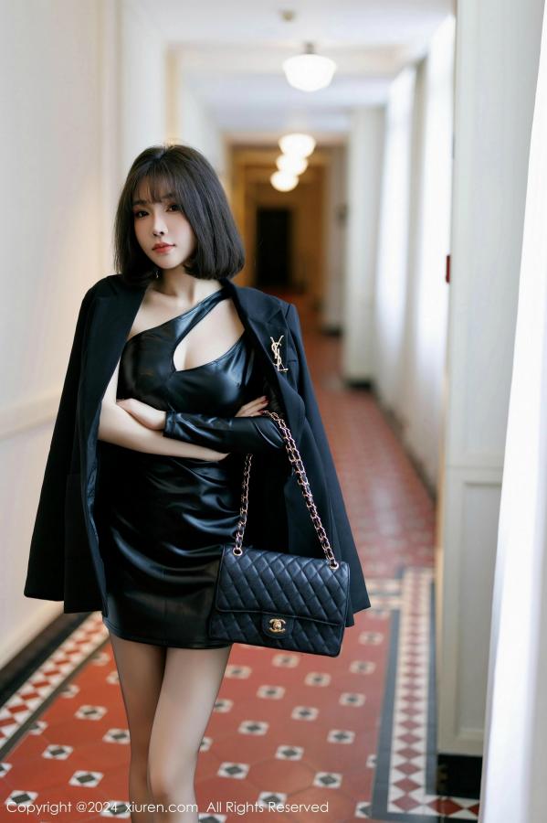 [XiuRen]高清写真图 2024.11.28 No.9520 徐莉芝Booty 黑丝美腿-套图网