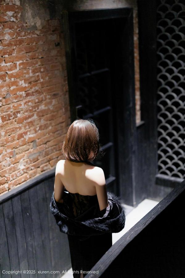陈芝 芝芝Booty [XiuRen]高清写真图 2025.02.13 No.9880 徐莉芝Booty 黑丝美腿第10张图片