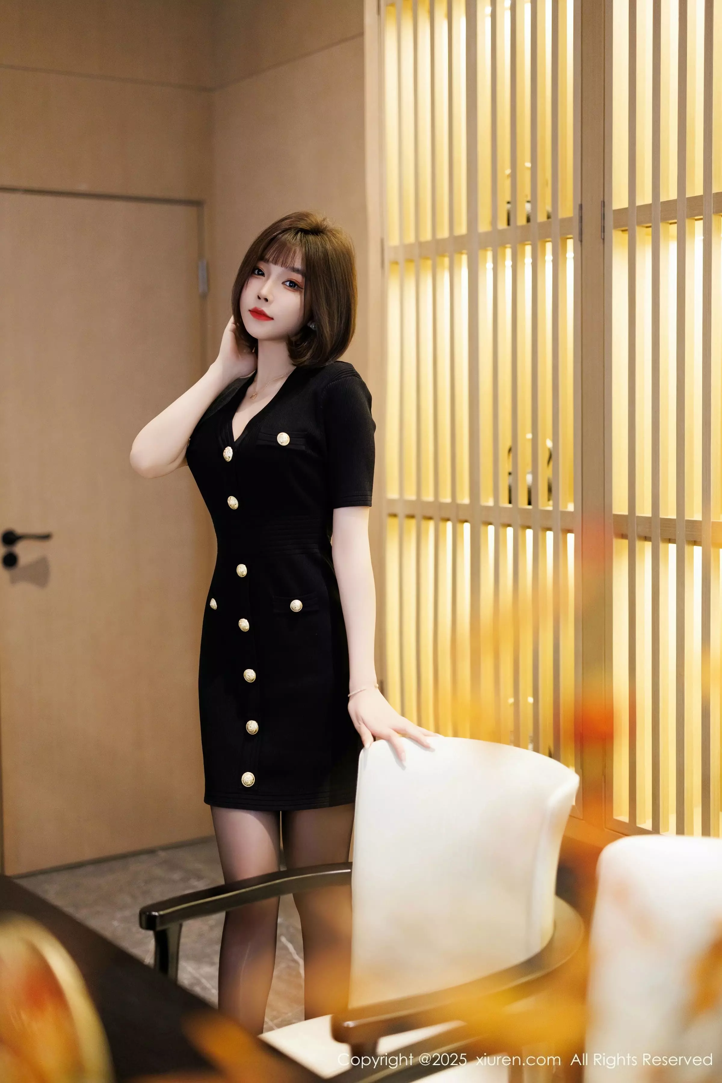 陈芝 芝芝Booty [XiuRen]高清写真图 2025.03.13 No.10013 徐莉芝Booty 黑丝美腿第4张图片