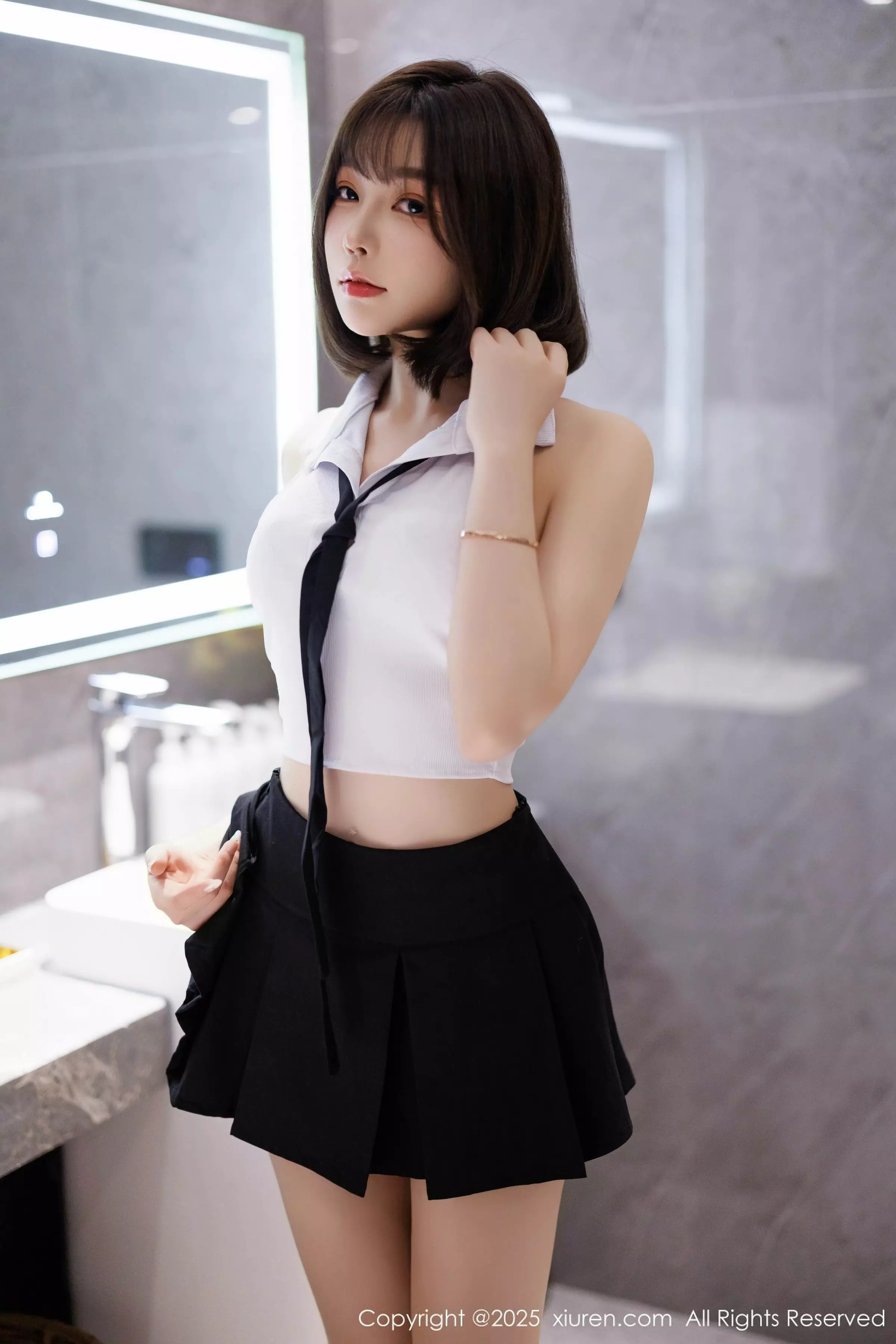 陈芝 芝芝Booty [XiuRen]高清写真图 2025.03.20 No.10048 徐莉芝Booty 婀娜妩媚第5张图片