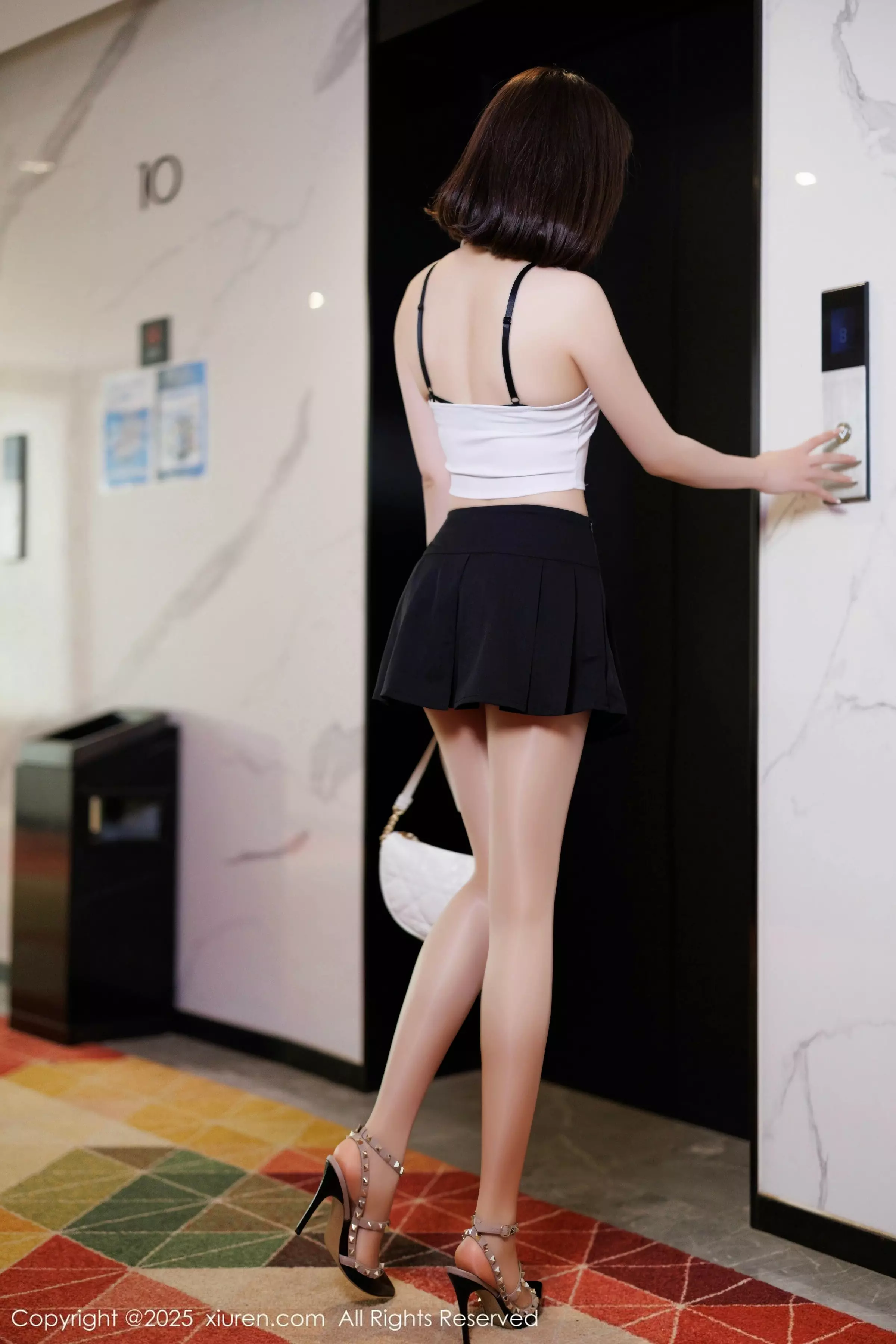 陈芝 芝芝Booty [XiuRen]高清写真图 2025.03.20 No.10048 徐莉芝Booty 婀娜妩媚第10张图片