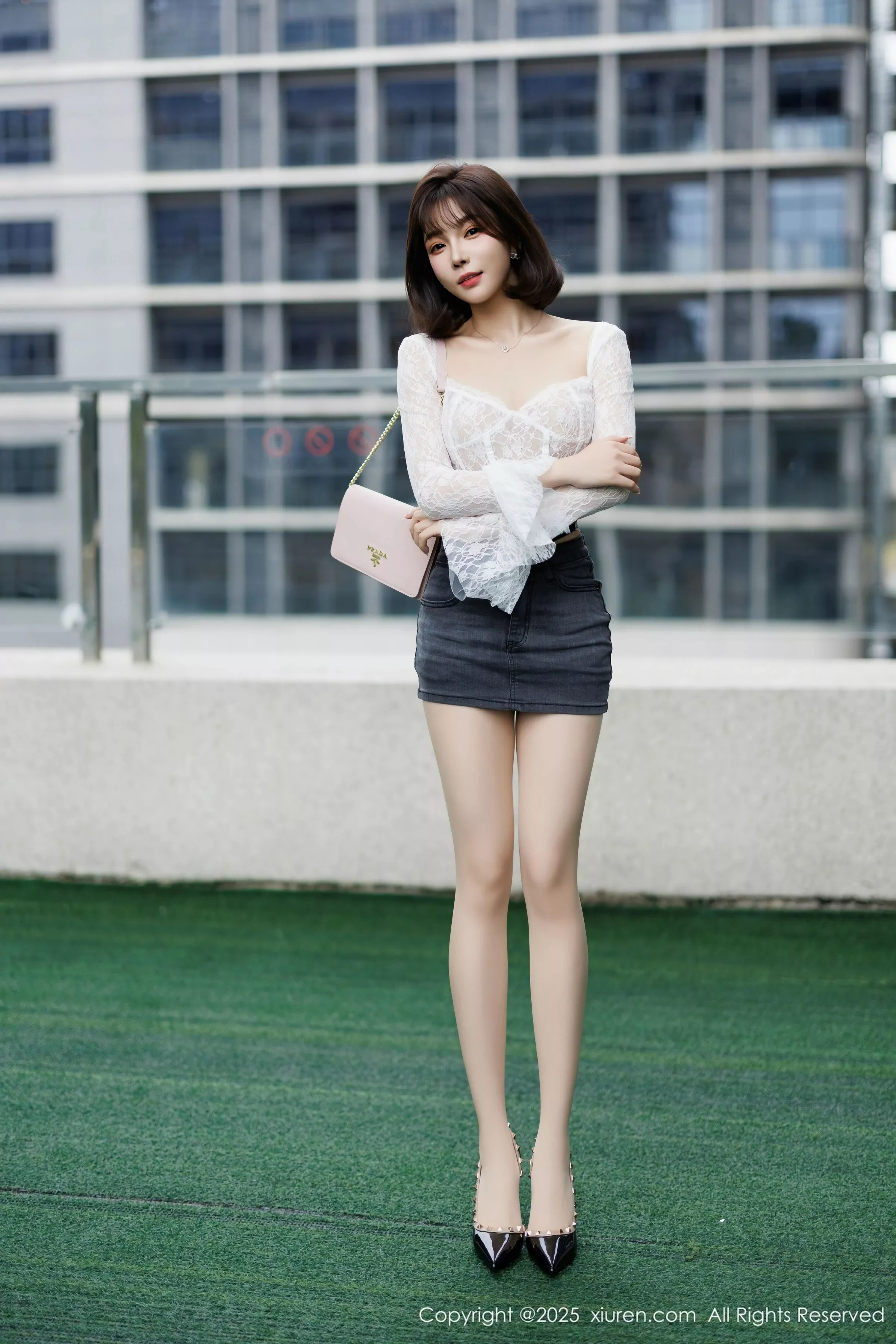 陈芝 芝芝Booty [XiuRen]高清写真图 2025.04.03 No.10113 徐莉芝Booty 诱人白袜第3张图片