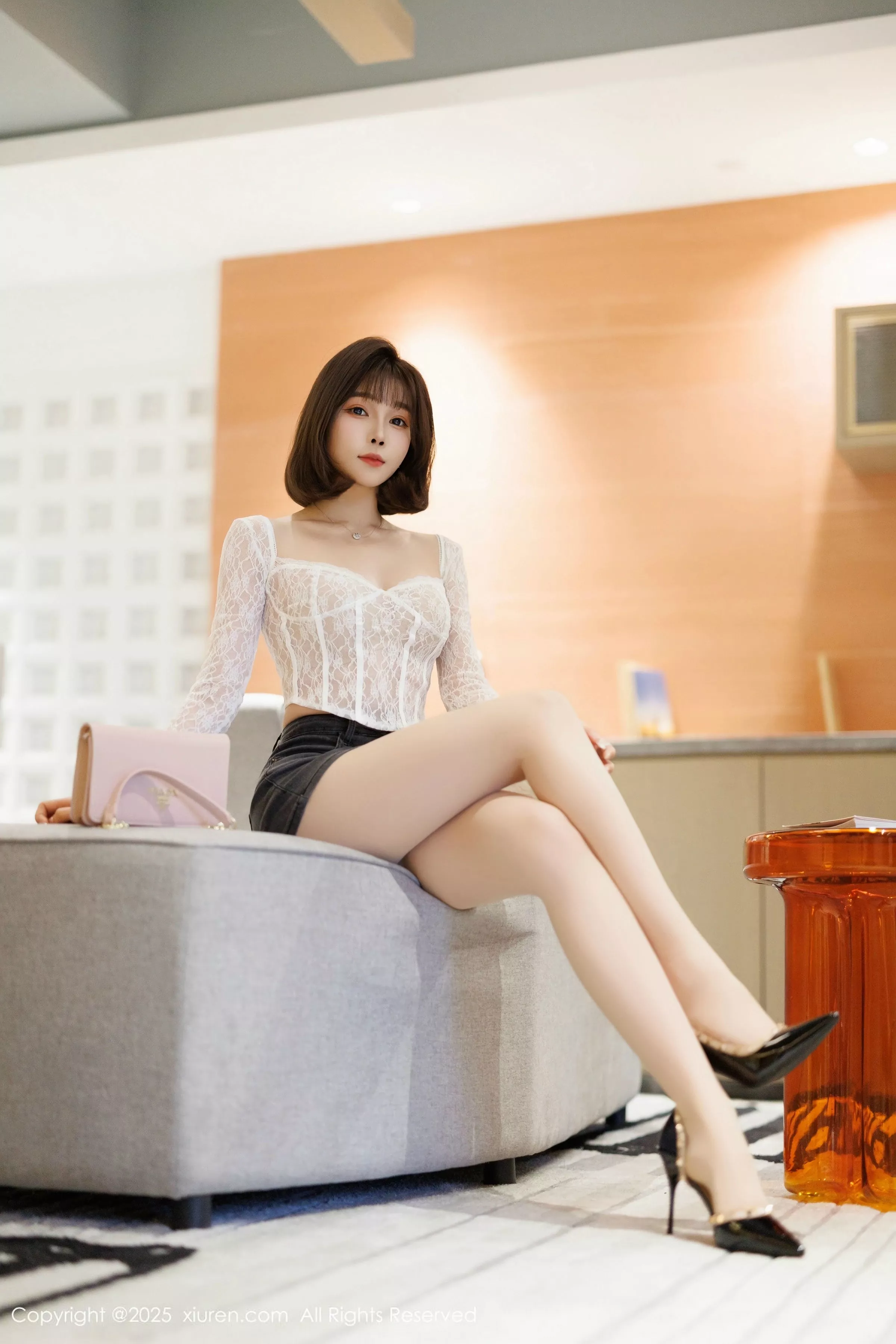 陈芝 芝芝Booty [XiuRen]高清写真图 2025.04.03 No.10113 徐莉芝Booty 诱人白袜第7张图片