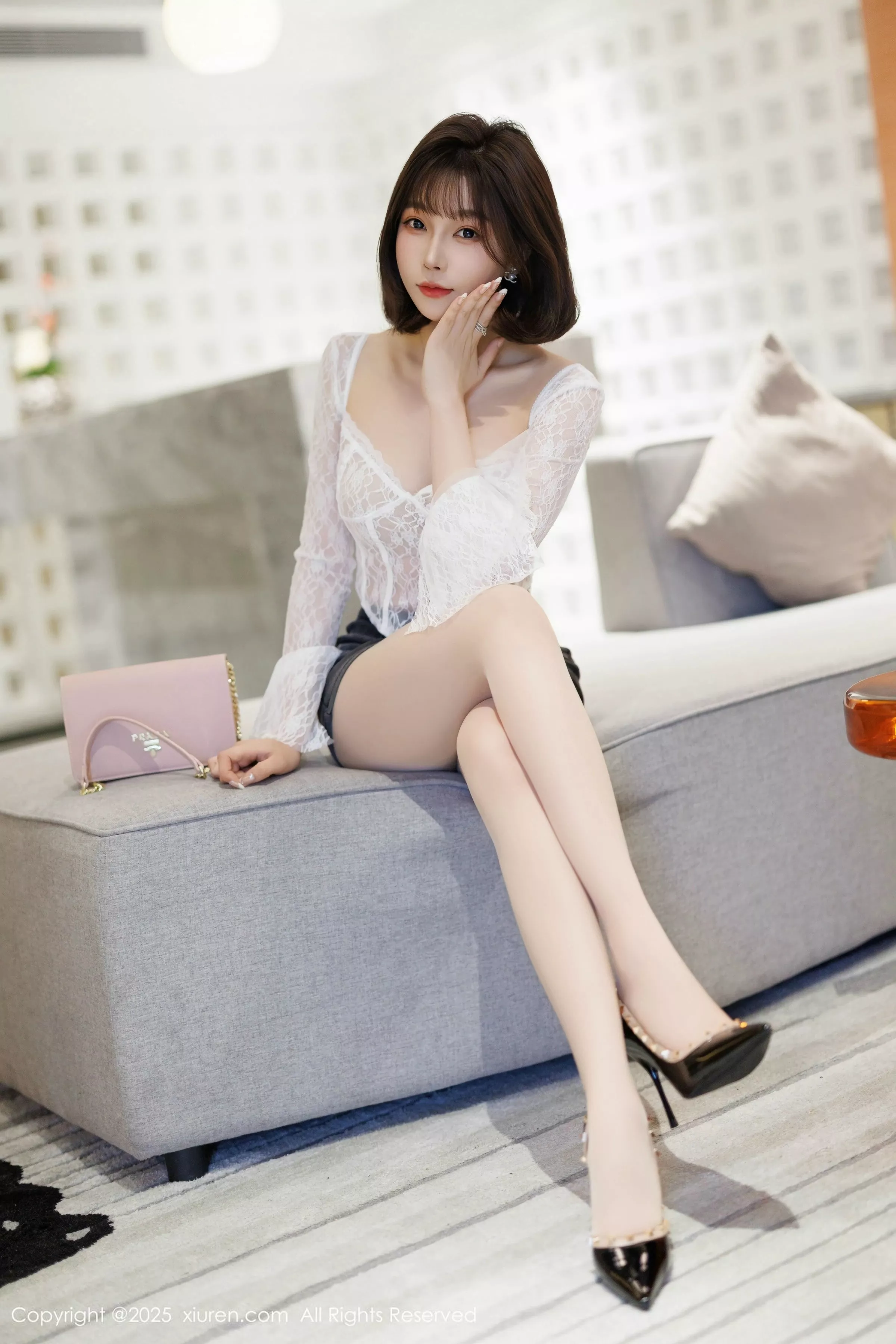 陈芝 芝芝Booty [XiuRen]高清写真图 2025.04.03 No.10113 徐莉芝Booty 诱人白袜第10张图片