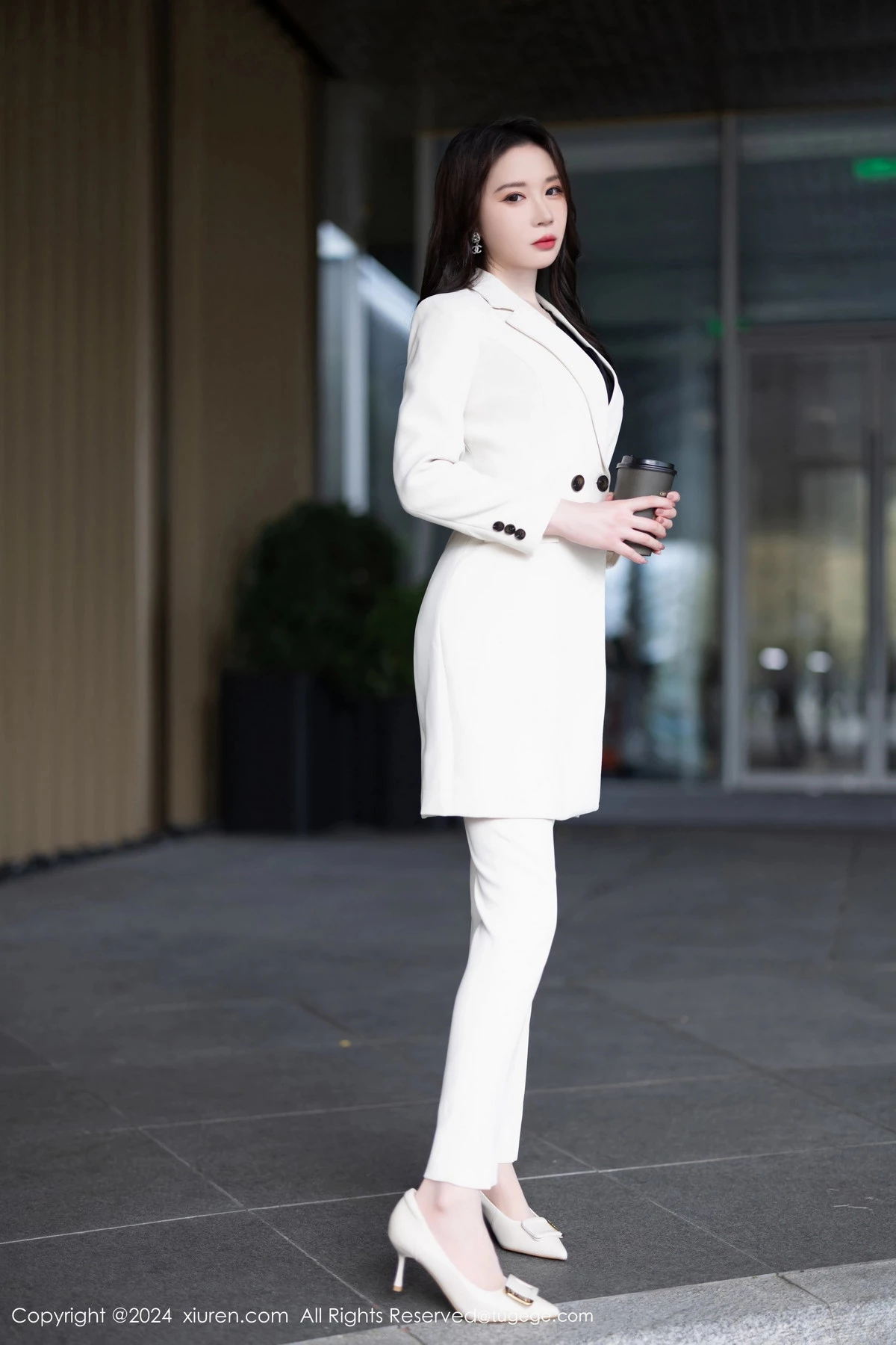 梦心玥  [XiuRen]高清写真图 2024.04.08 No.8354 梦心玥 丝袜美腿第3张图片