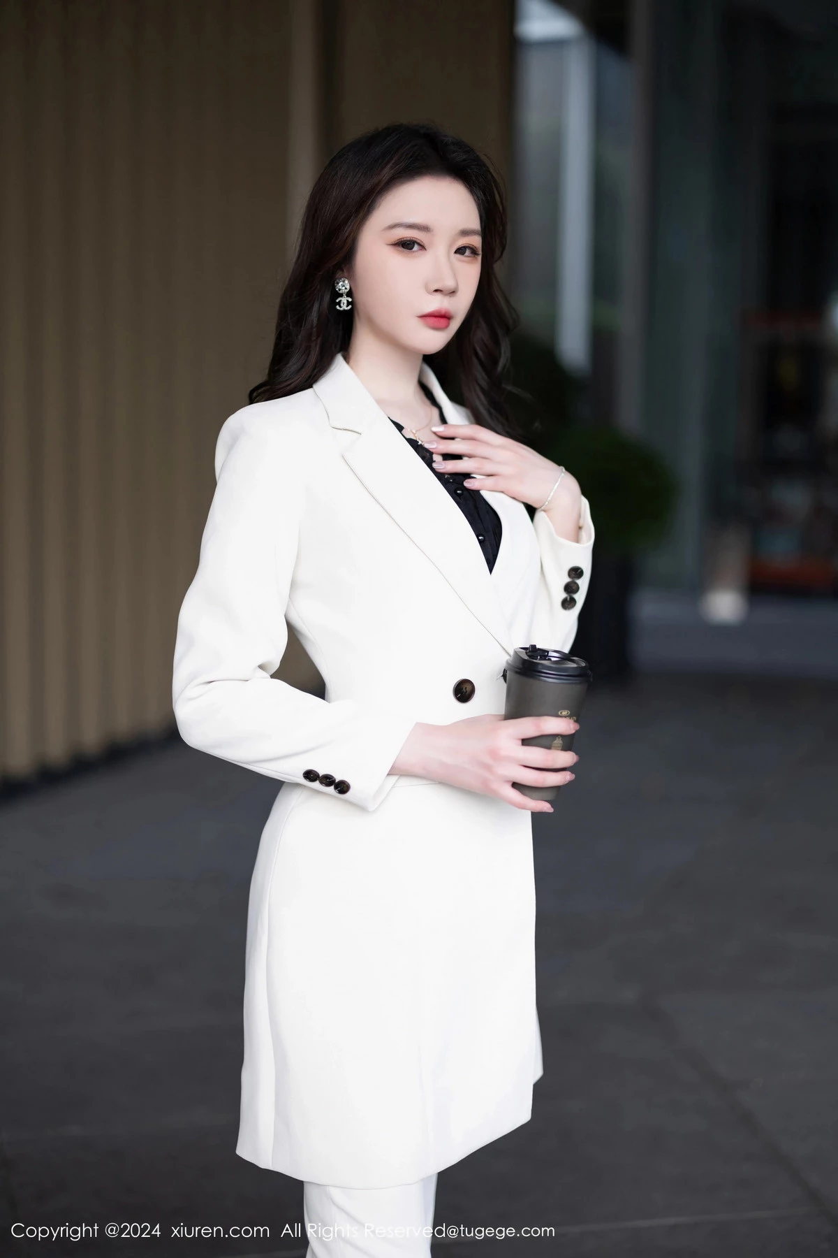 梦心玥  [XiuRen]高清写真图 2024.04.08 No.8354 梦心玥 丝袜美腿第4张图片