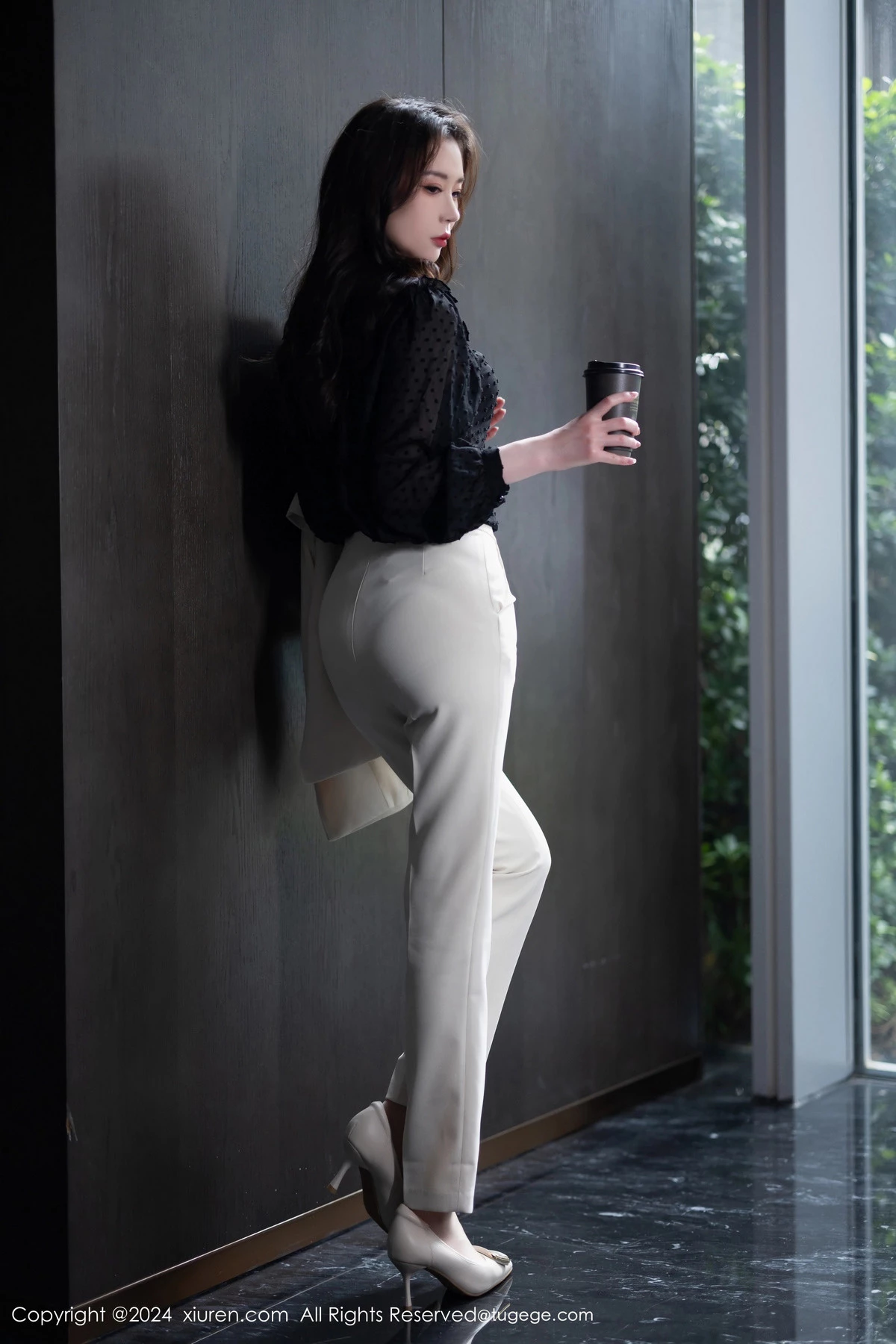 梦心玥  [XiuRen]高清写真图 2024.04.08 No.8354 梦心玥 丝袜美腿第10张图片