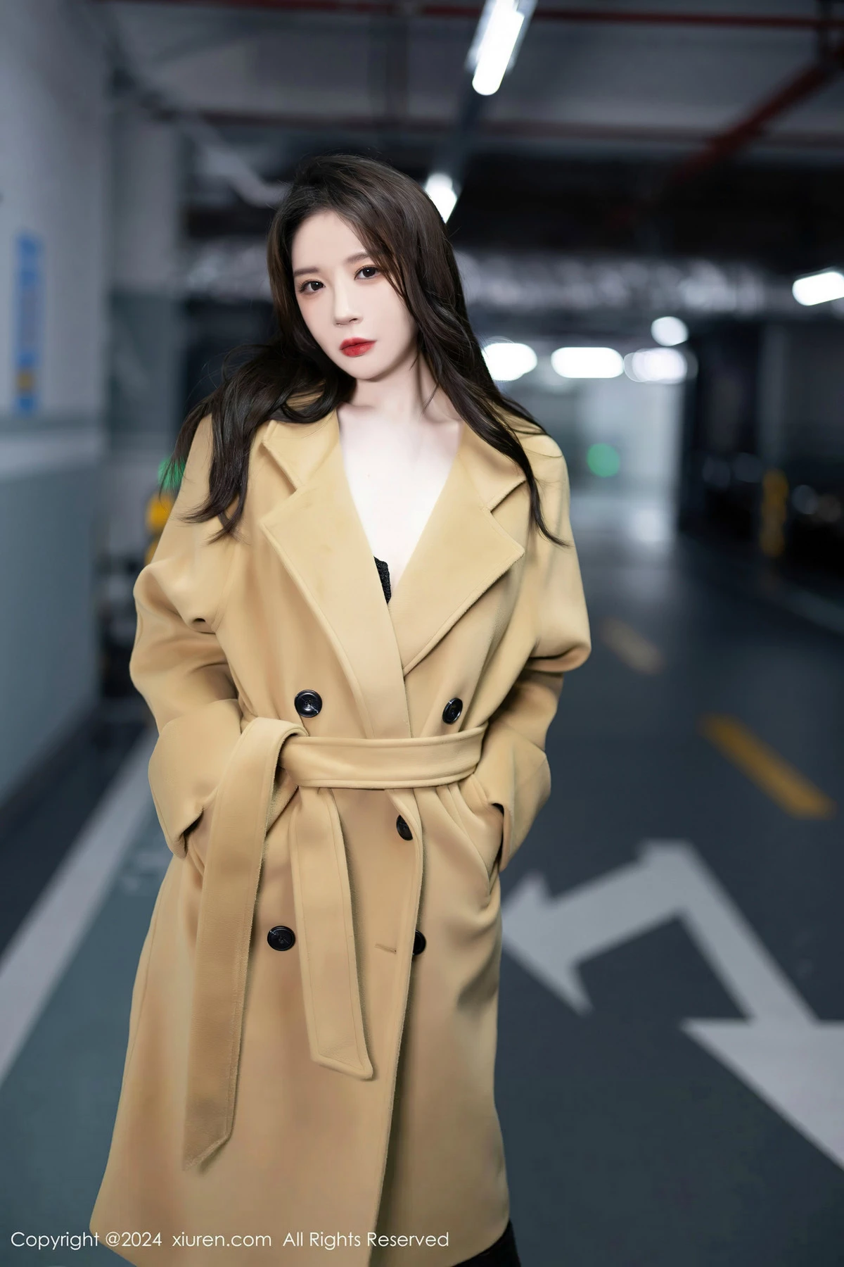 [XiuRen]高清写真图 2024.04.18 No.8414 梦心玥 黑丝美腿-套图网