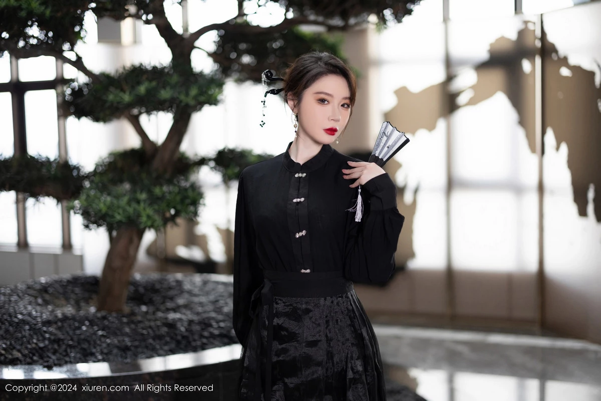 [XiuRen]高清写真图 2024.04.28 No.8465 梦心玥 修长美腿-套图网