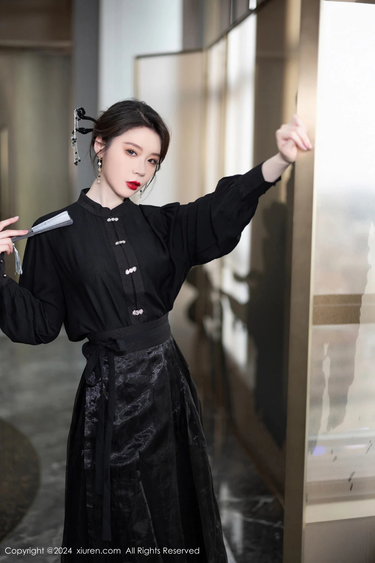 梦心玥  [XiuRen]高清写真图 2024.04.28 No.8465 梦心玥 修长美腿第2张图片