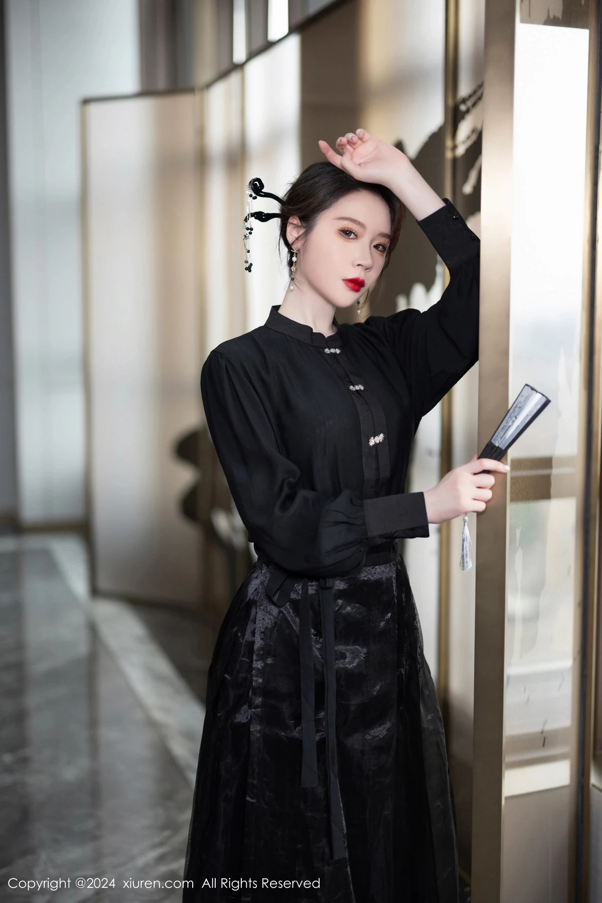 梦心玥  [XiuRen]高清写真图 2024.04.28 No.8465 梦心玥 修长美腿第3张图片