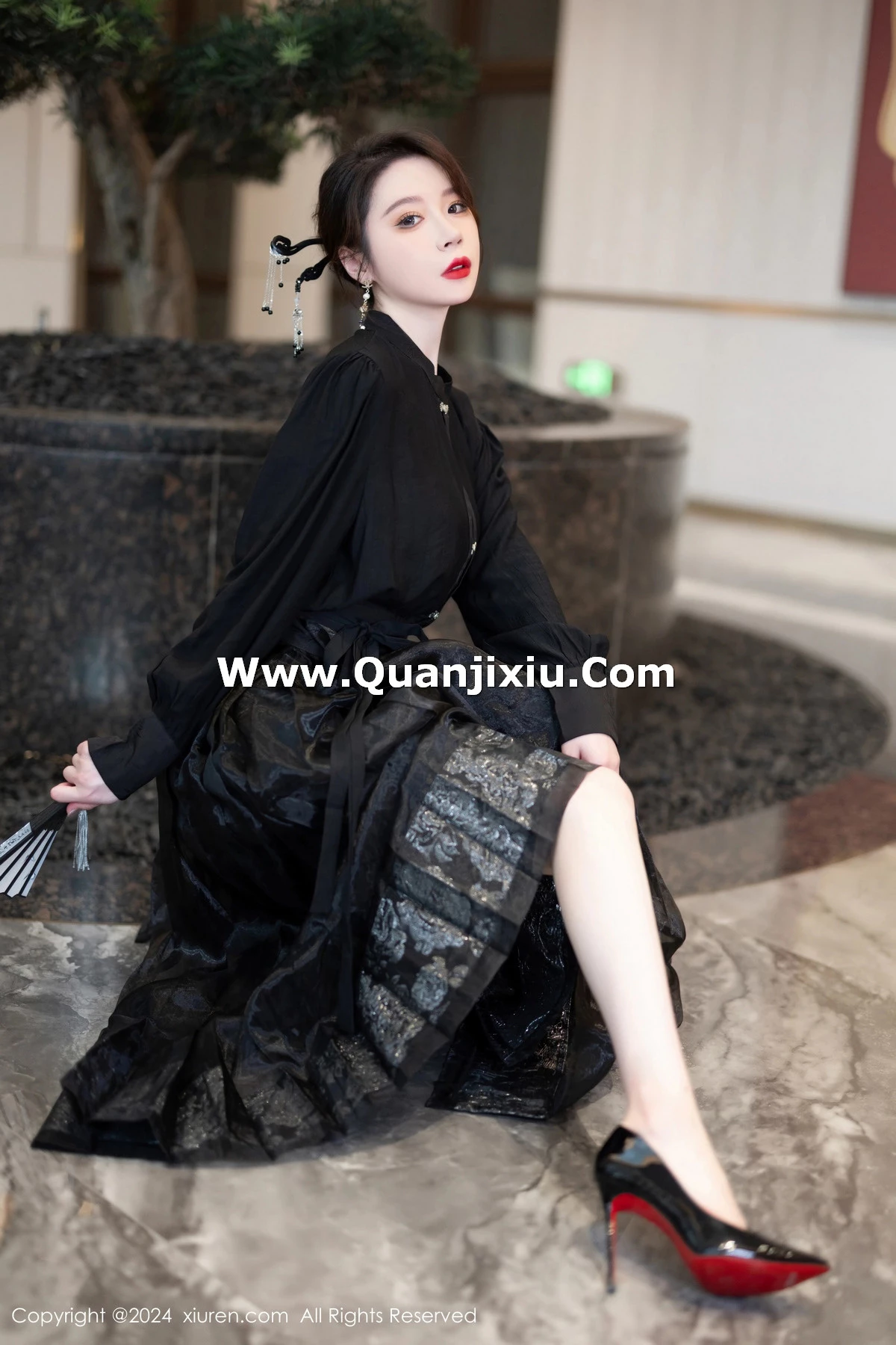 梦心玥  [XiuRen]高清写真图 2024.04.28 No.8465 梦心玥 修长美腿第5张图片