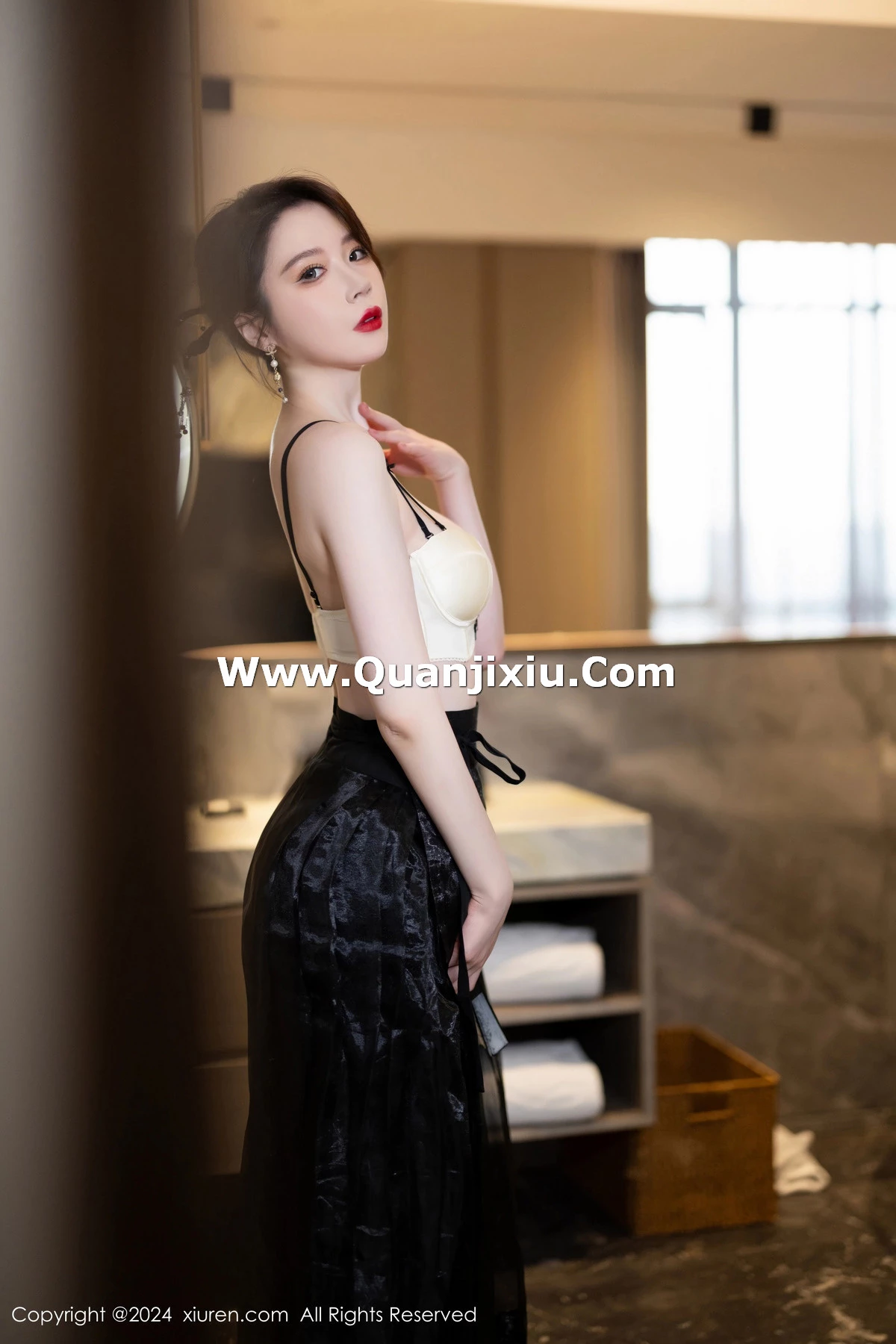 梦心玥  [XiuRen]高清写真图 2024.04.28 No.8465 梦心玥 修长美腿第9张图片