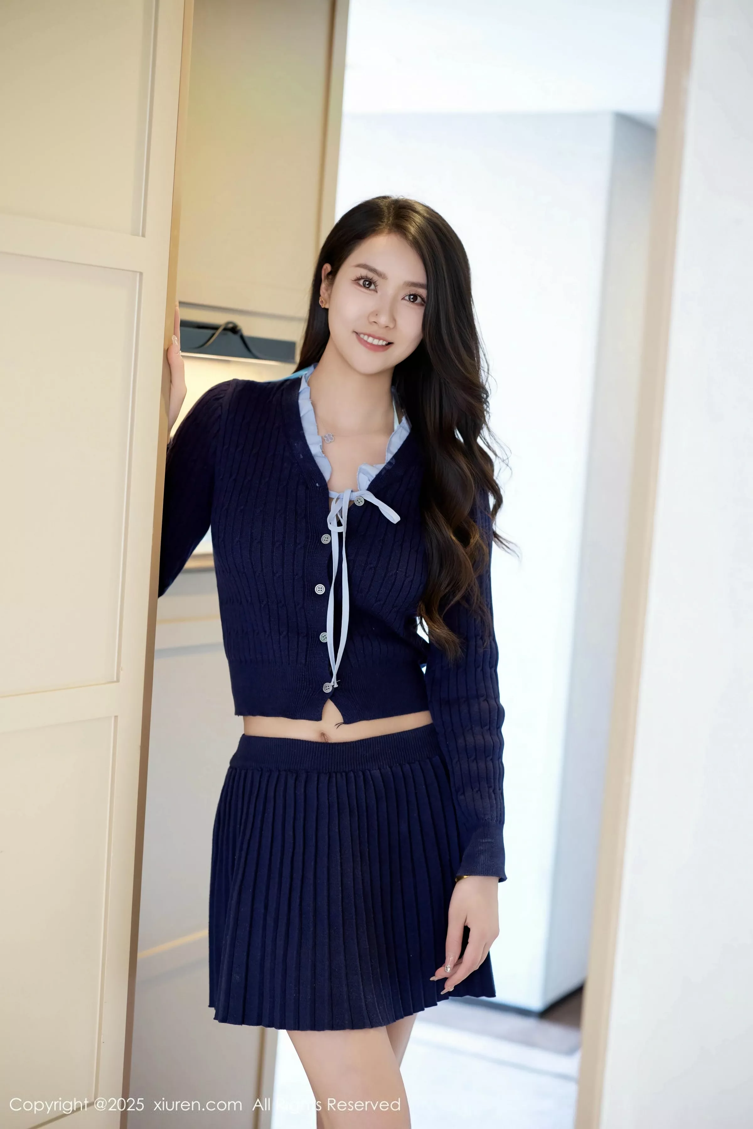 方子萱  [XiuRen]高清写真图 2025.05.07 No.10242 方子萱 薄荷绿比基尼第8张图片