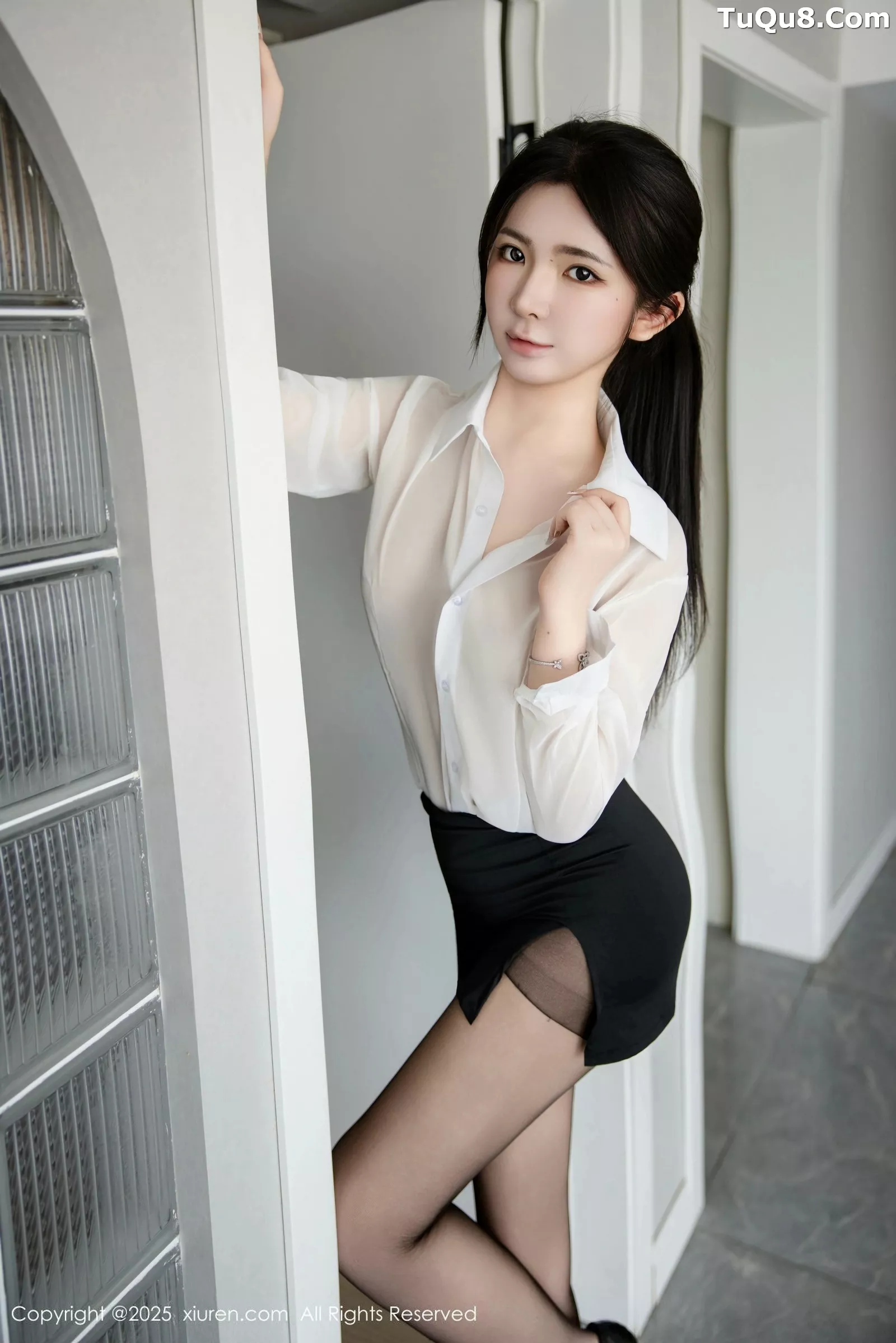 李童童  [XiuRen]高清写真图 2025.05.29 No.10338 童童Bunny 性感OL第2张图片