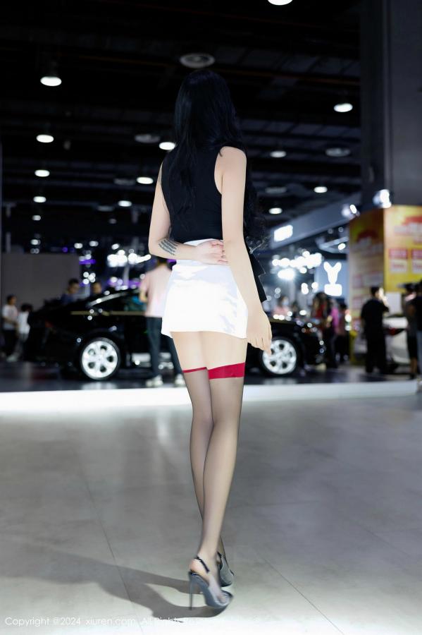 小娜比  [XiuRen]高清写真图 2024.12.10 No.9575 娜比 黑丝美腿第4张图片