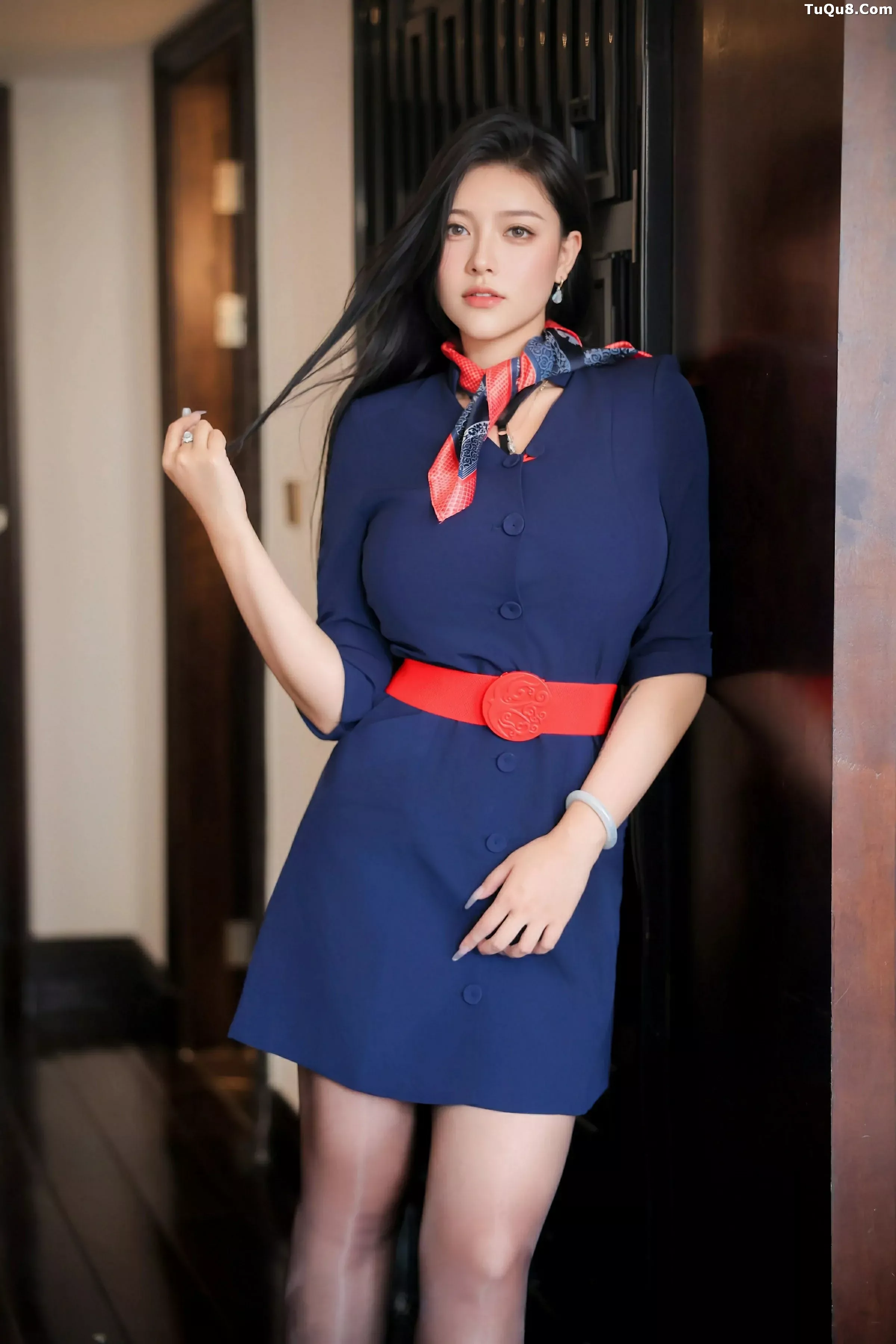 小娜比  [XiuRen]高清写真图 2025.06.06 No.10371 娜比 空姐制服第10张图片