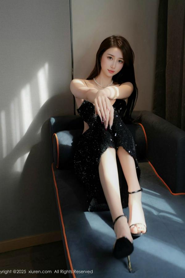 星星Star  [XiuRen]高清写真图 2025.02.26 No.9937 星星baby 美腿性感第10张图片