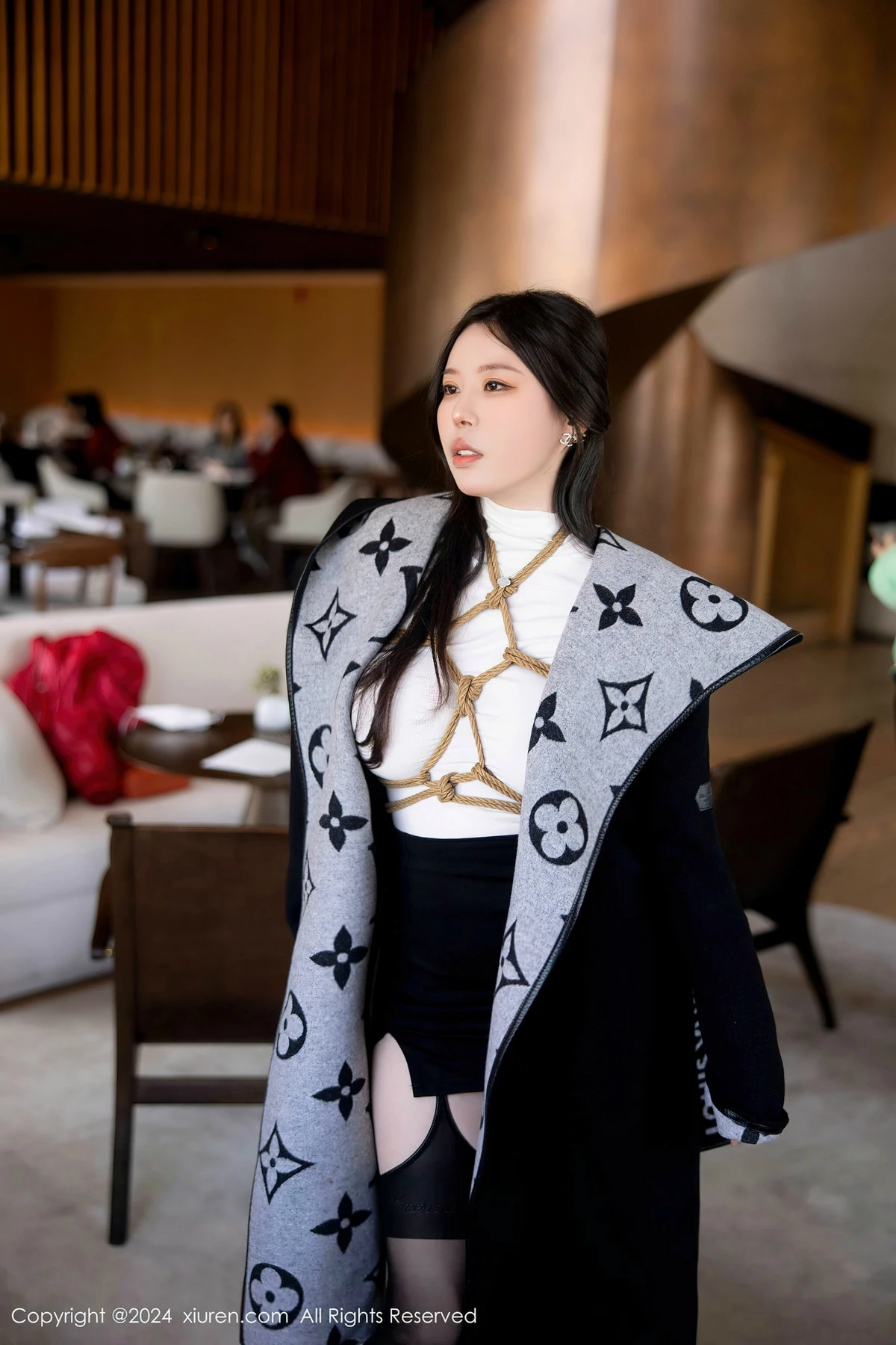 白茹雪  [XiuRen]高清写真图 2024.04.15 No.8390 白茹雪 黑丝性感第3张图片