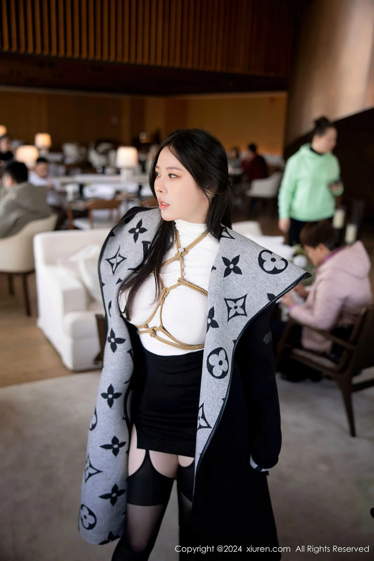 白茹雪  [XiuRen]高清写真图 2024.04.15 No.8390 白茹雪 黑丝性感第4张图片