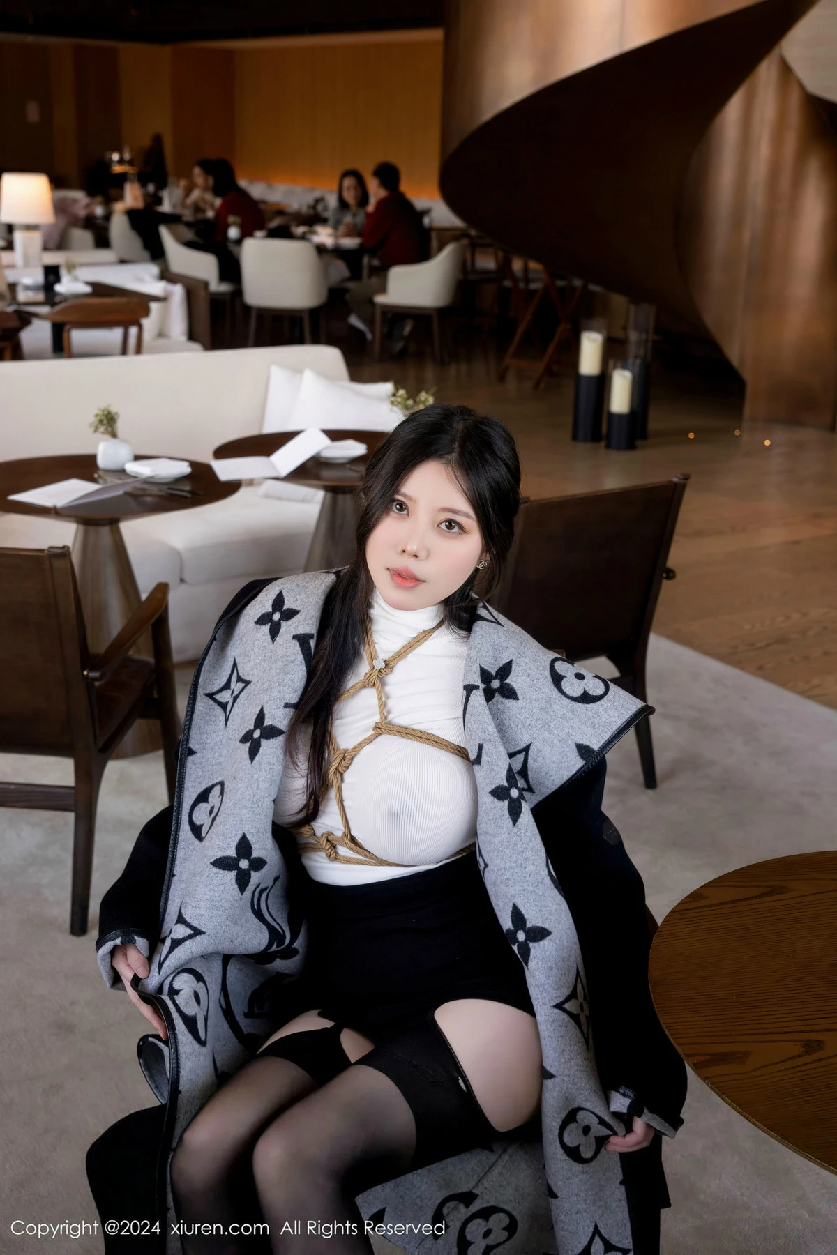 白茹雪  [XiuRen]高清写真图 2024.04.15 No.8390 白茹雪 黑丝性感第8张图片