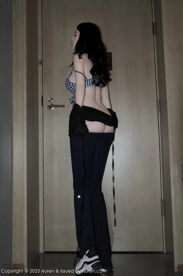 白茹雪  [XiuRen]高清写真图 2025.02.14 No.9883 白茹雪abby 丰腴美臀第3张图片