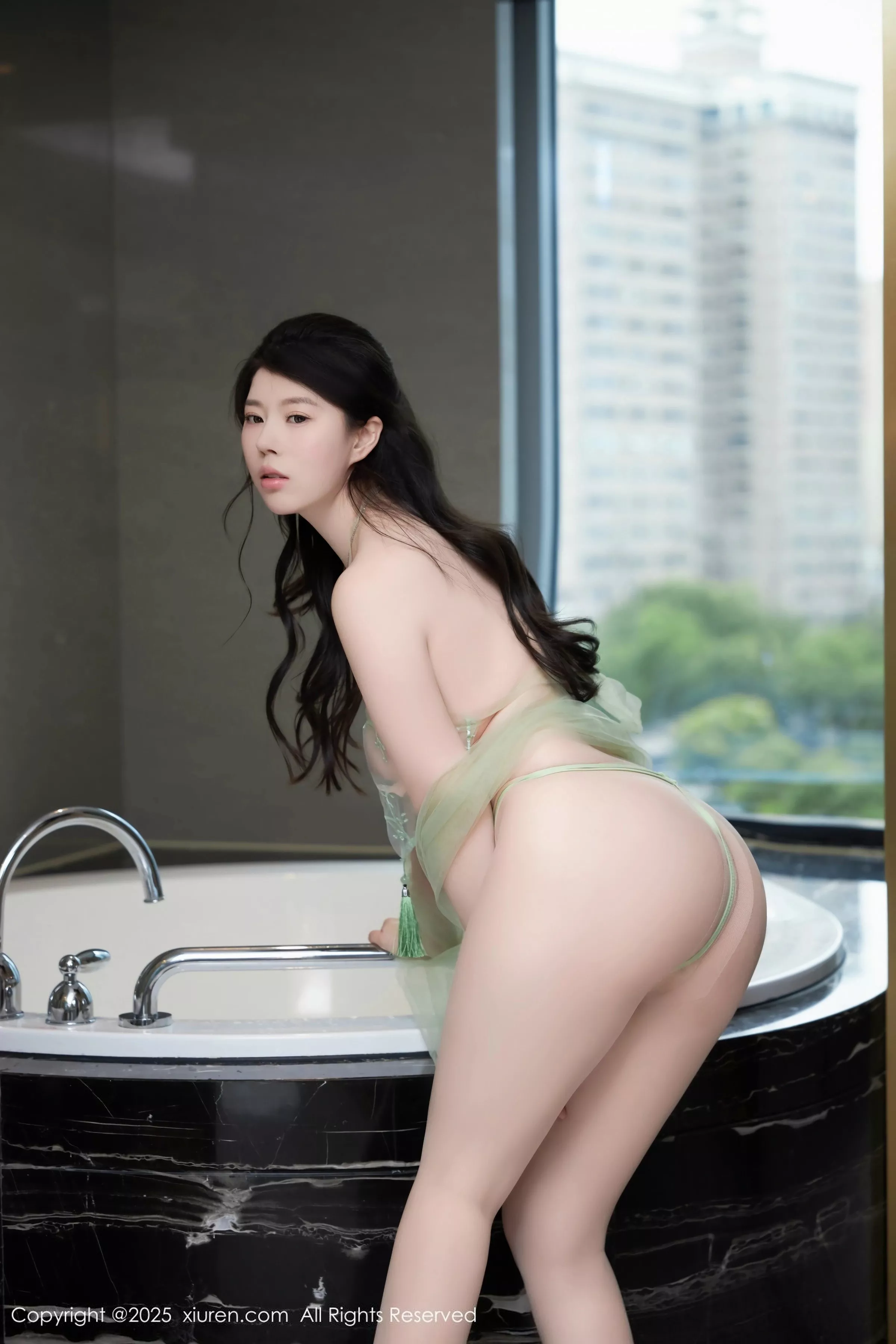 白茹雪  [XiuRen]高清写真图 2025.04.03 No.10110 白茹雪abby 肉色丝袜第6张图片