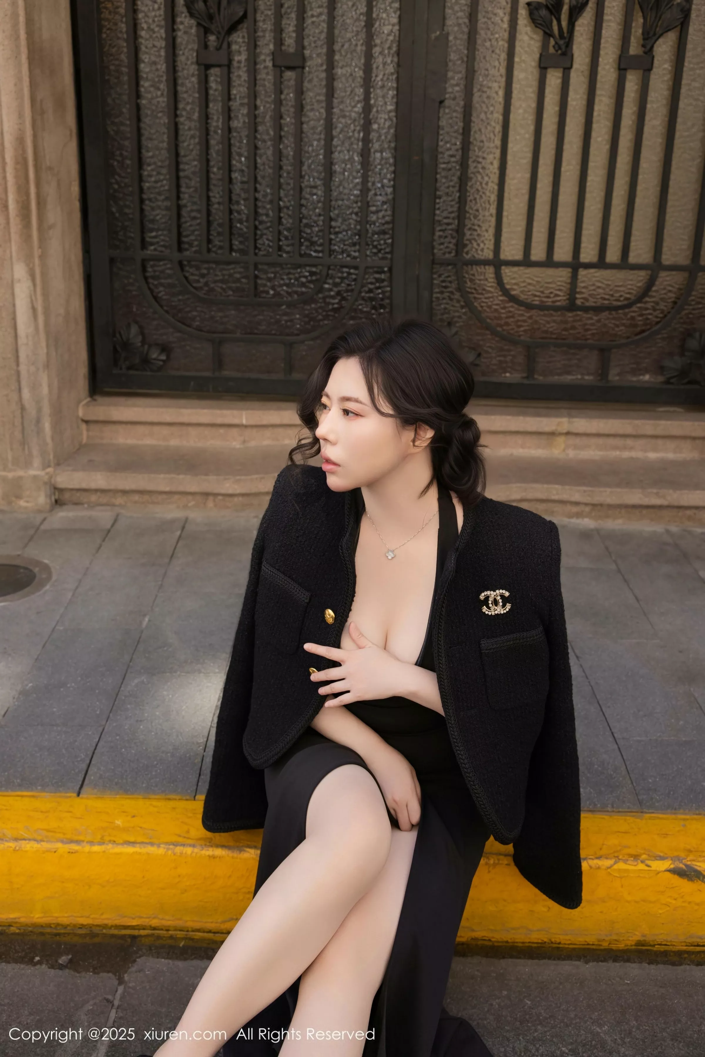 白茹雪  [XiuRen]高清写真图 2025.05.06 No.10236 白茹雪abby 黑色连衣裙第9张图片