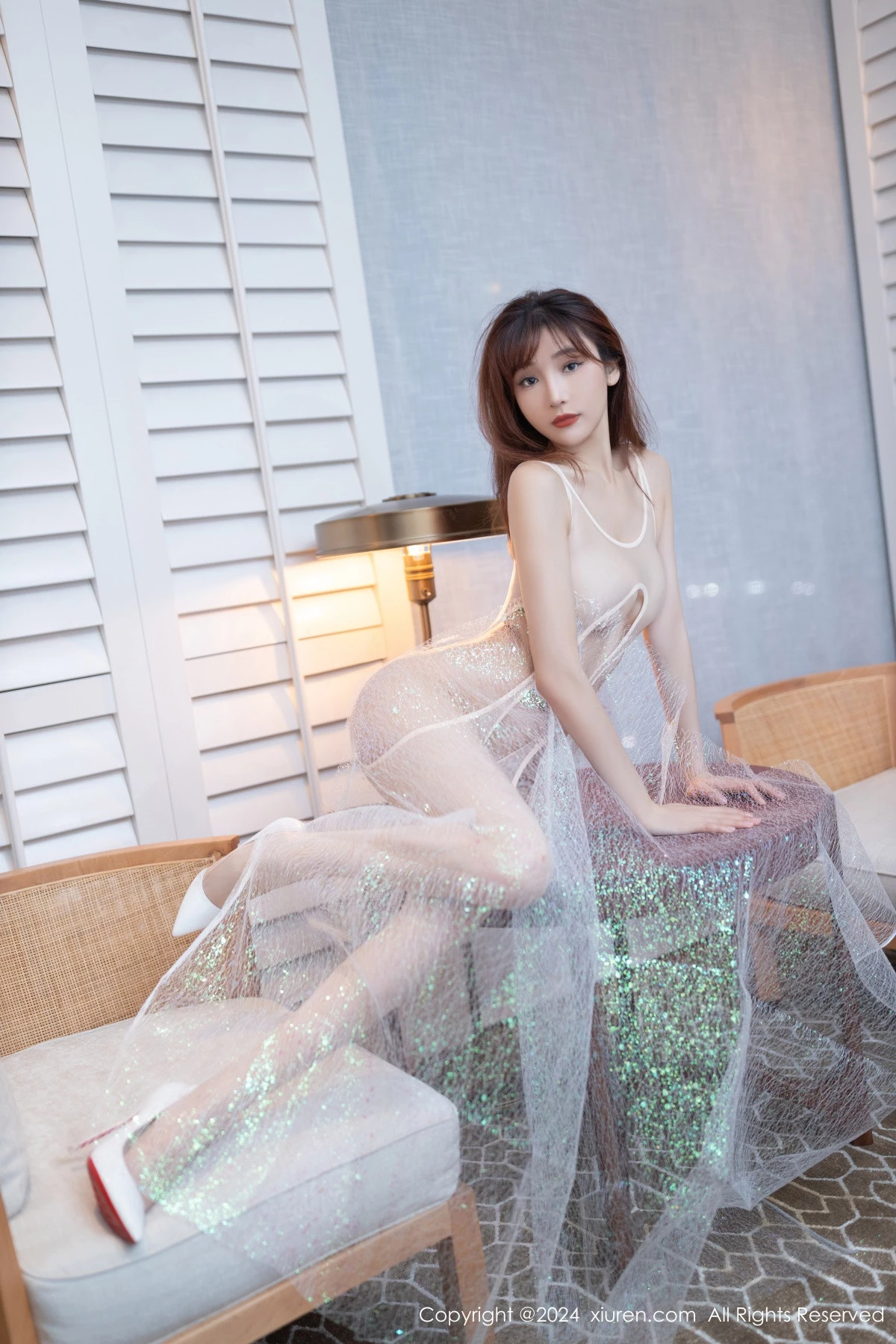 陆萱萱  [XiuRen]高清写真图 2024.03.21 No.8271 陆萱萱 性感美腿第4张图片