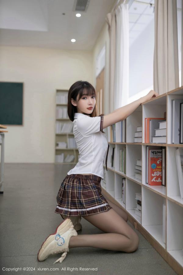 [XiuRen]高清写真图 2024.07.25 No.8918 陆萱萱 黑丝美腿-秀人网