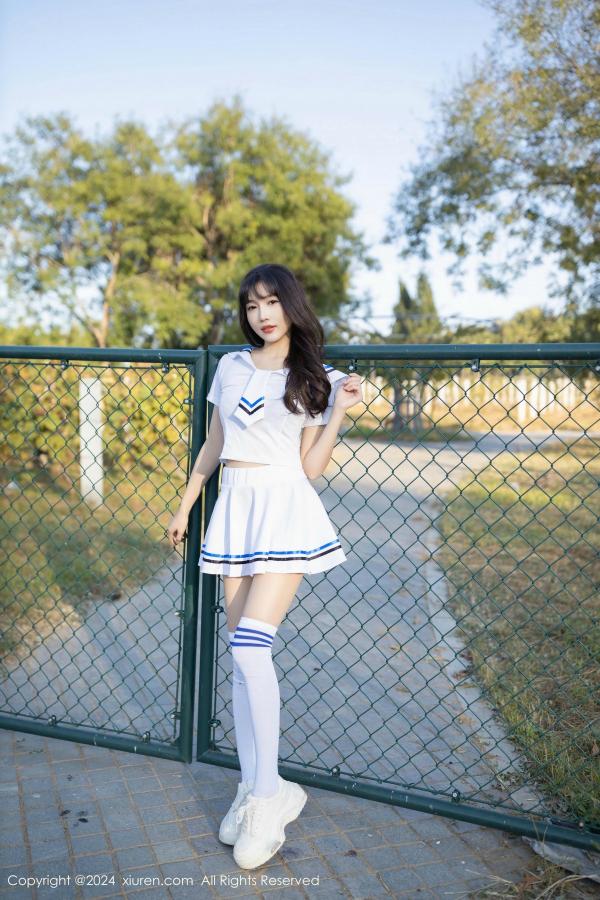 陆萱萱  [XiuRen]高清写真图 2024.12.05 No.9554 陆萱萱 学生套装第5张图片