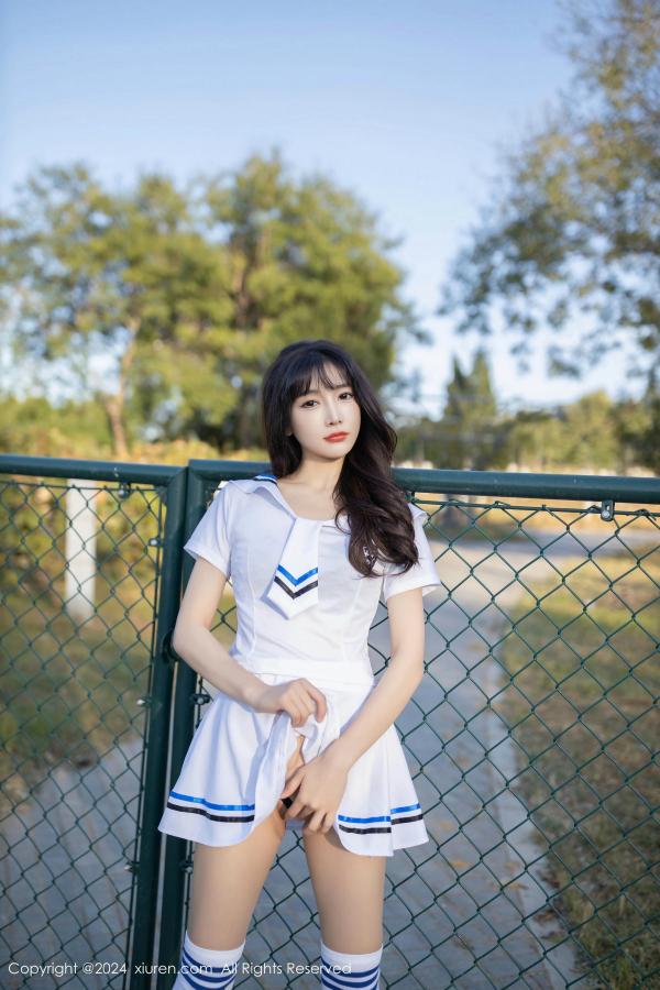 陆萱萱  [XiuRen]高清写真图 2024.12.05 No.9554 陆萱萱 学生套装第7张图片