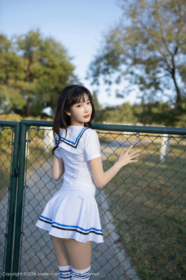 陆萱萱  [XiuRen]高清写真图 2024.12.05 No.9554 陆萱萱 学生套装第8张图片