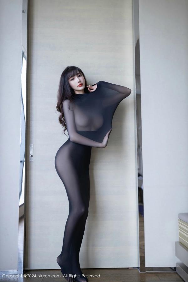 陆萱萱  [XiuRen]高清写真图 2024.12.12 No.9590 陆萱萱 黑丝美腿第2张图片