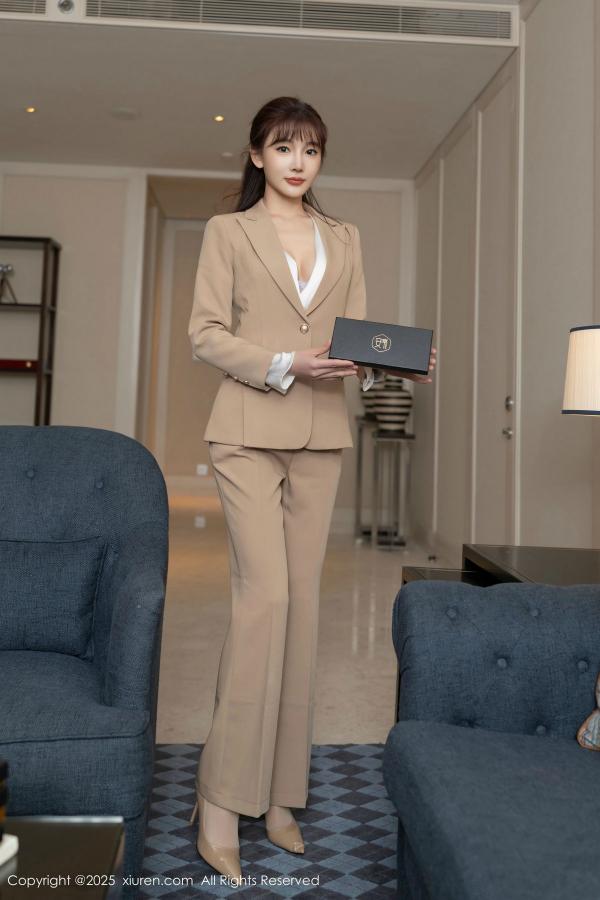 [XiuRen]高清写真图 2025.02.13 No.9881 陆萱萱 丝袜美腿-秀人网