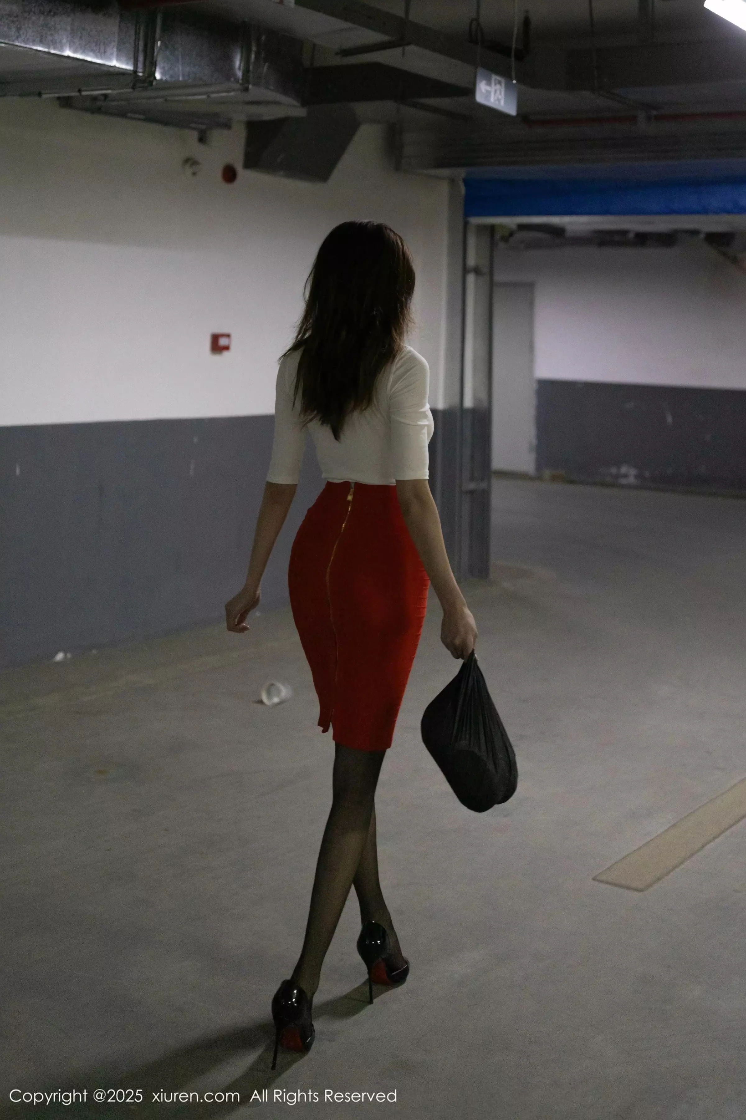 陆萱萱  [XiuRen]高清写真图 2025.03.13 No.10014 陆萱萱 美腿黑丝第6张图片